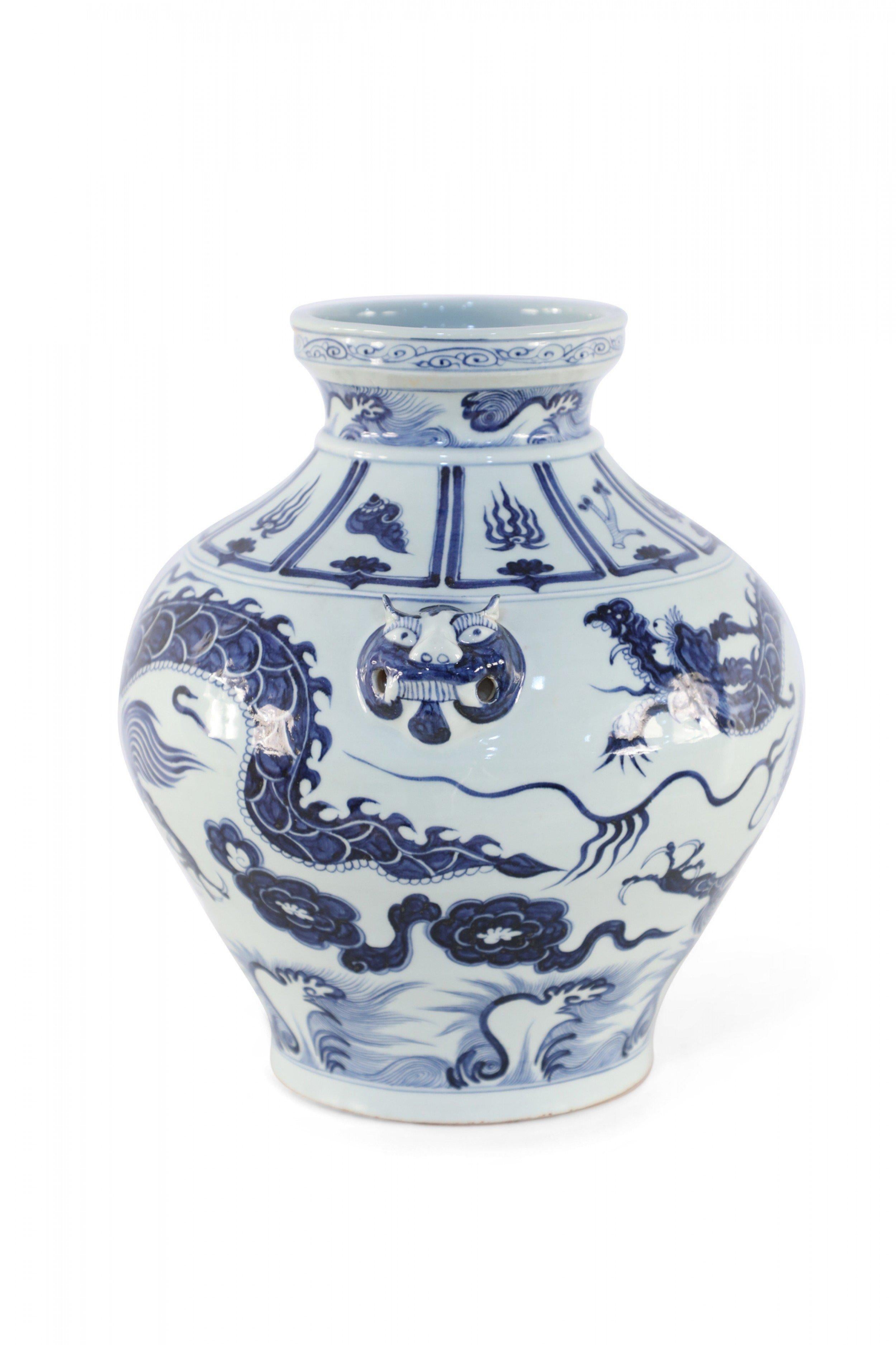 Chinese Yuan Style White and Blue Dragon Motif Porcelain Pot For Sale 5