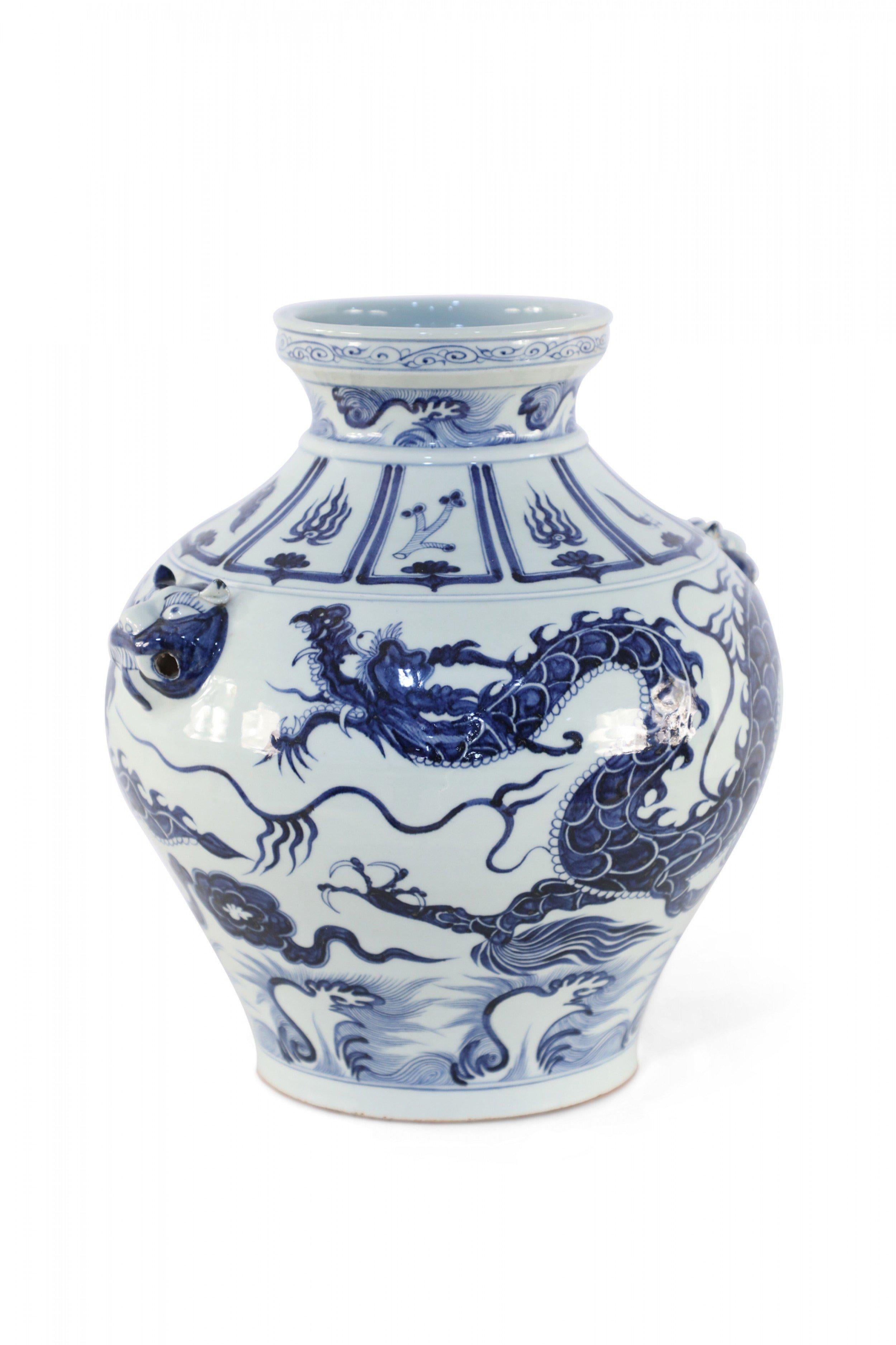 Chinese Yuan Style White and Blue Dragon Motif Porcelain Pot In Good Condition For Sale In New York, NY