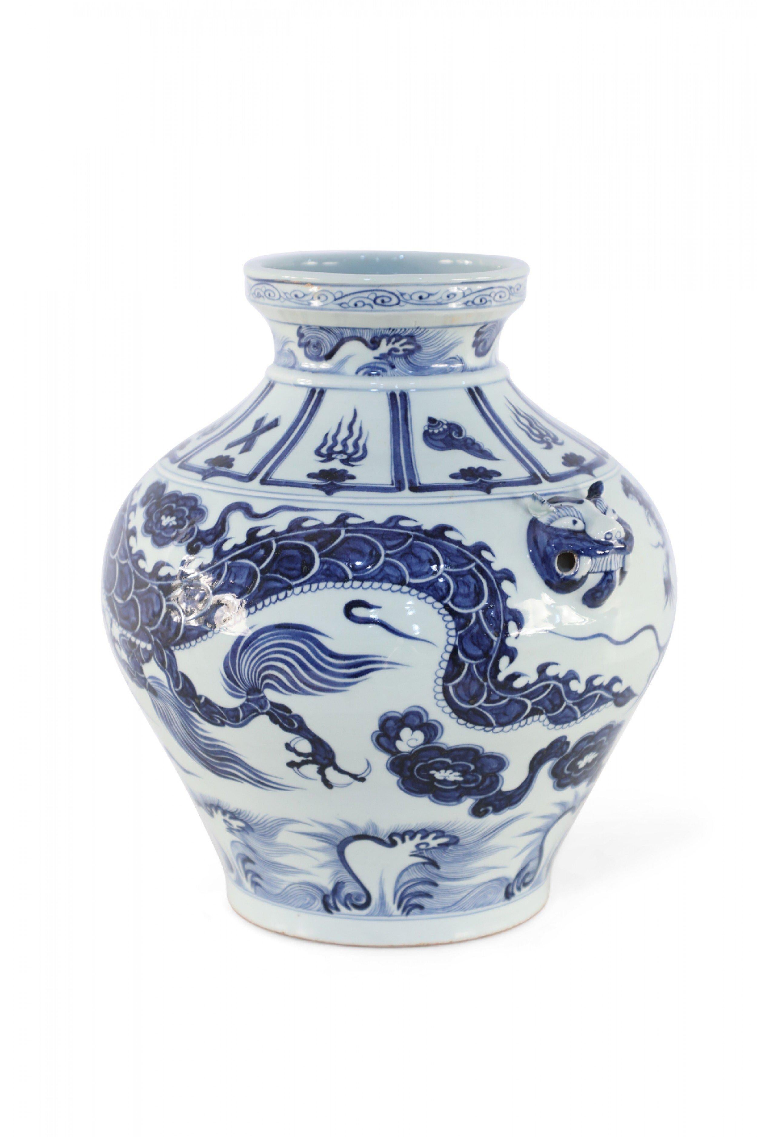 Chinese Yuan Style White and Blue Dragon Motif Porcelain Pot For Sale 1