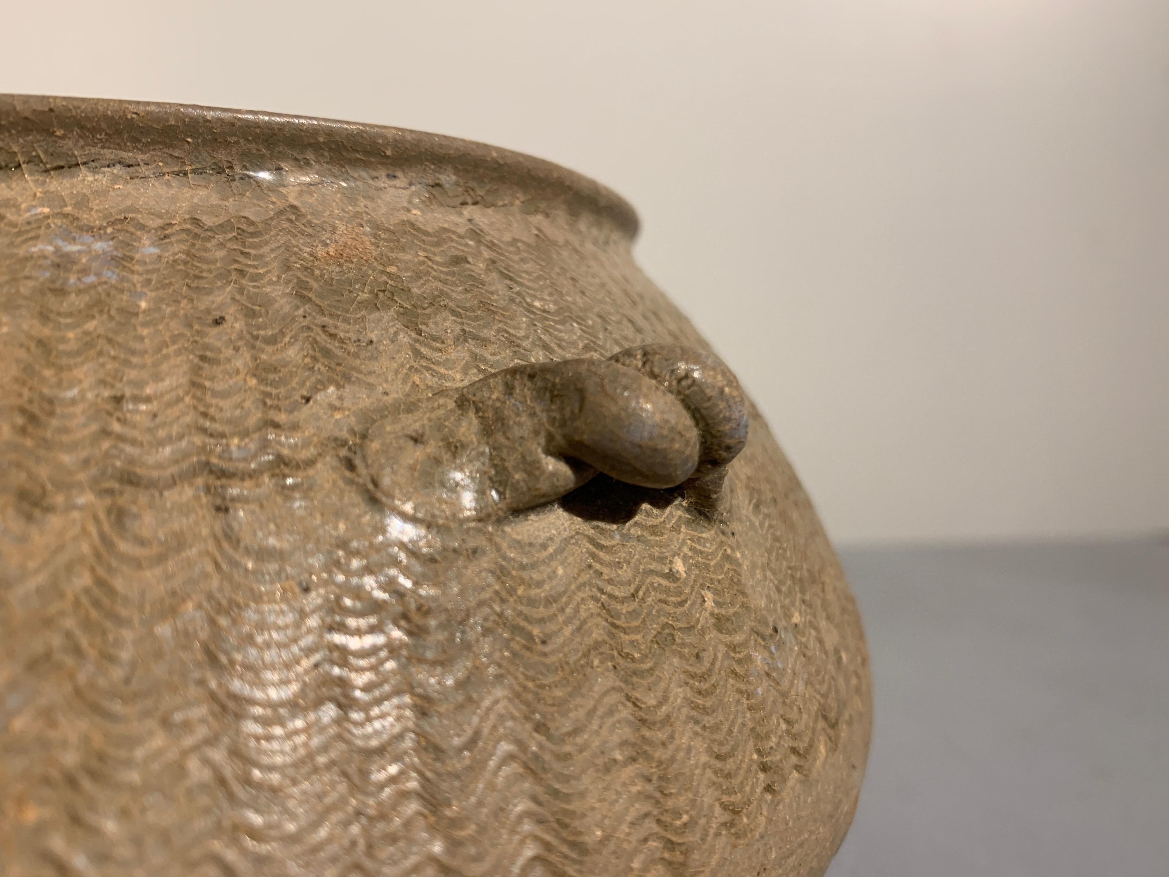 Pot à glaçure céladon Yueyao « Guan », cinq dynasties, 10e siècle en vente 1
