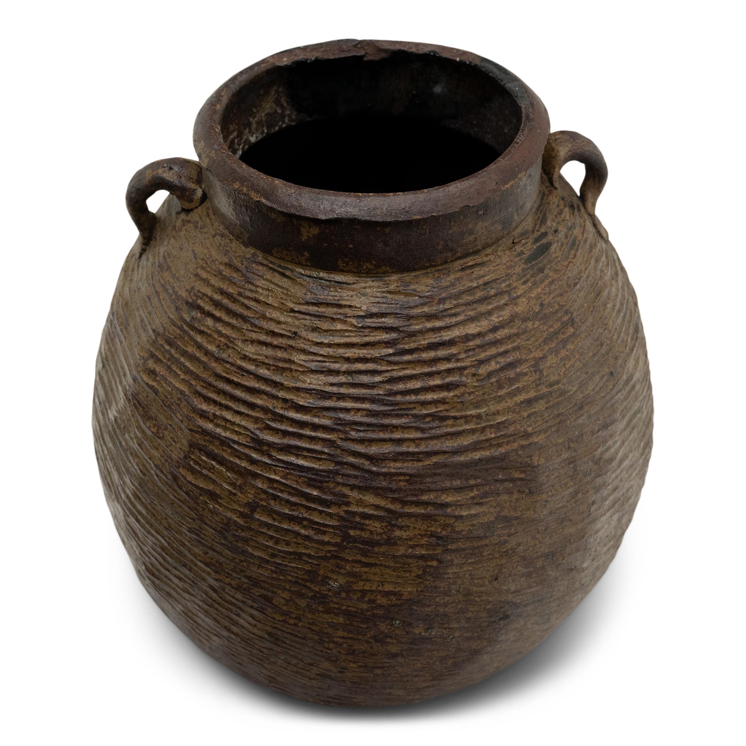 Chinese Yunnan Lobed Pot, c. 1800 In Good Condition For Sale In Chicago, IL