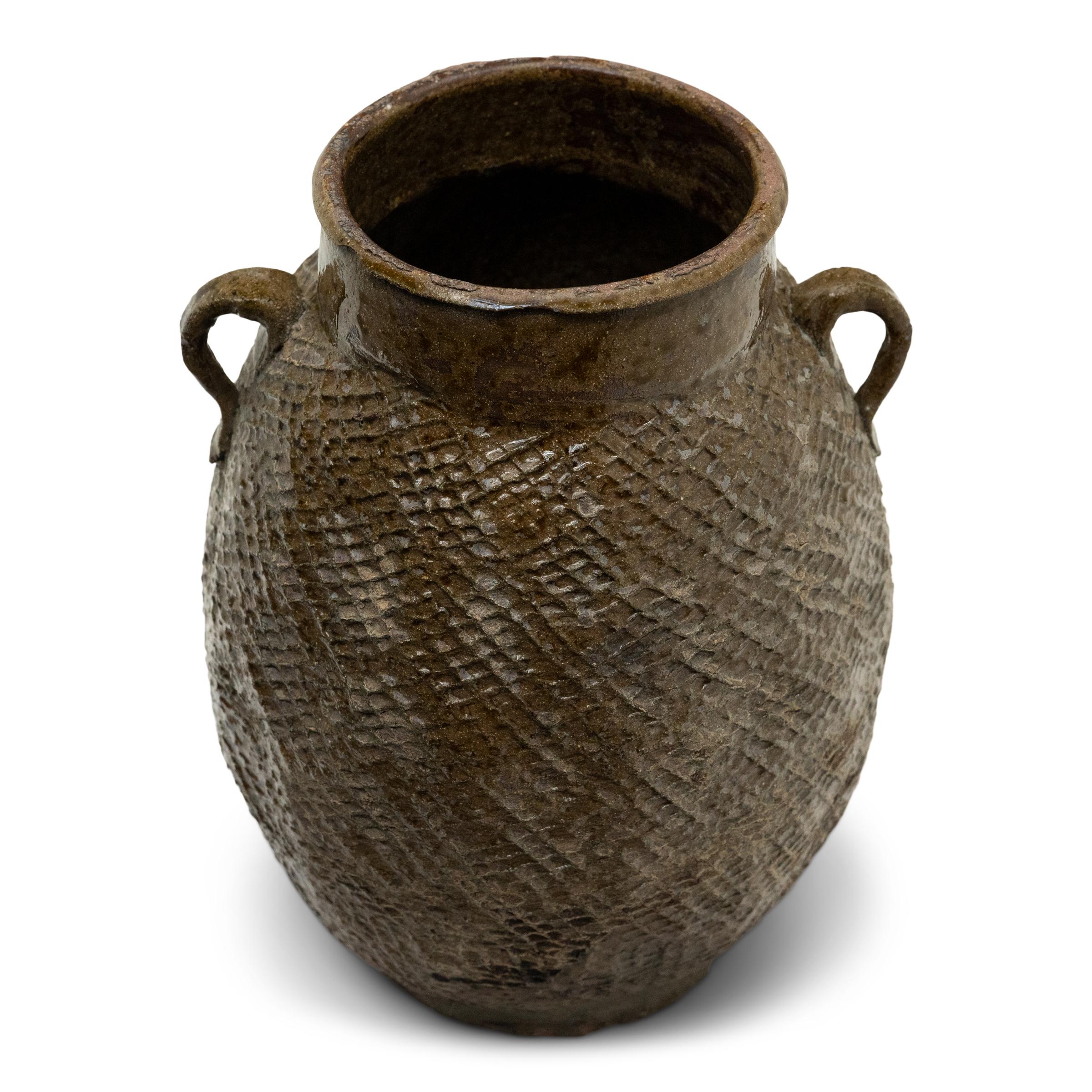 Chinese Yunnan Lobed Pot, c. 1800 In Good Condition In Chicago, IL