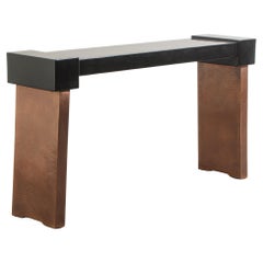 Console in stile Ching in lacca nera e rame anticato di Robert Kuo
