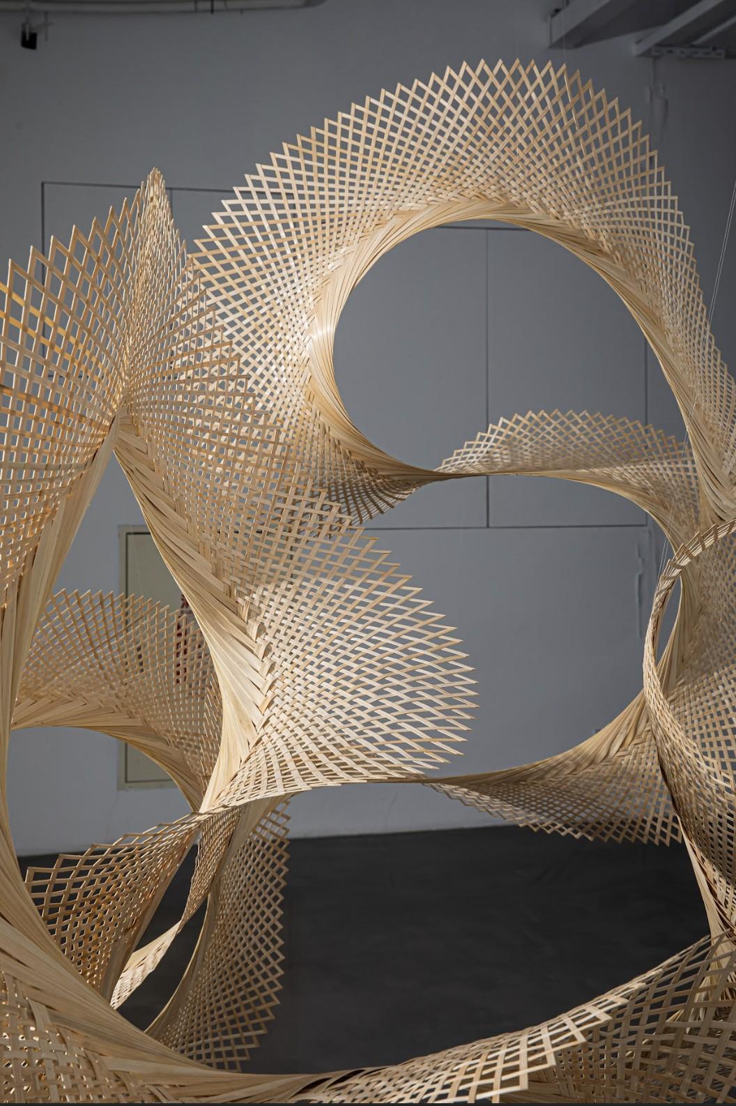 Clouds of Smoke Limitless - Sculpture by Chingke Lin