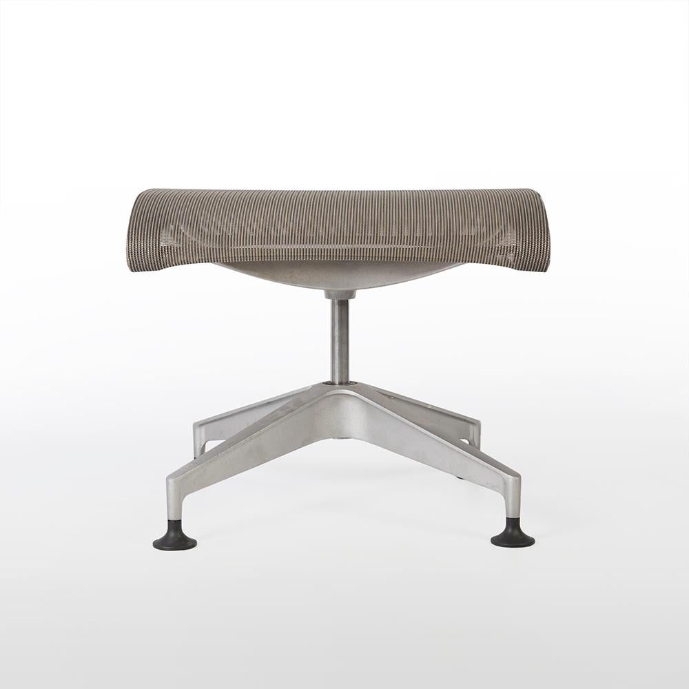 ‘Chino’ Herman Miller Studio 7.5 Setu Lounge Chair and Ottoman In Good Condition In Loughborough, Leicester