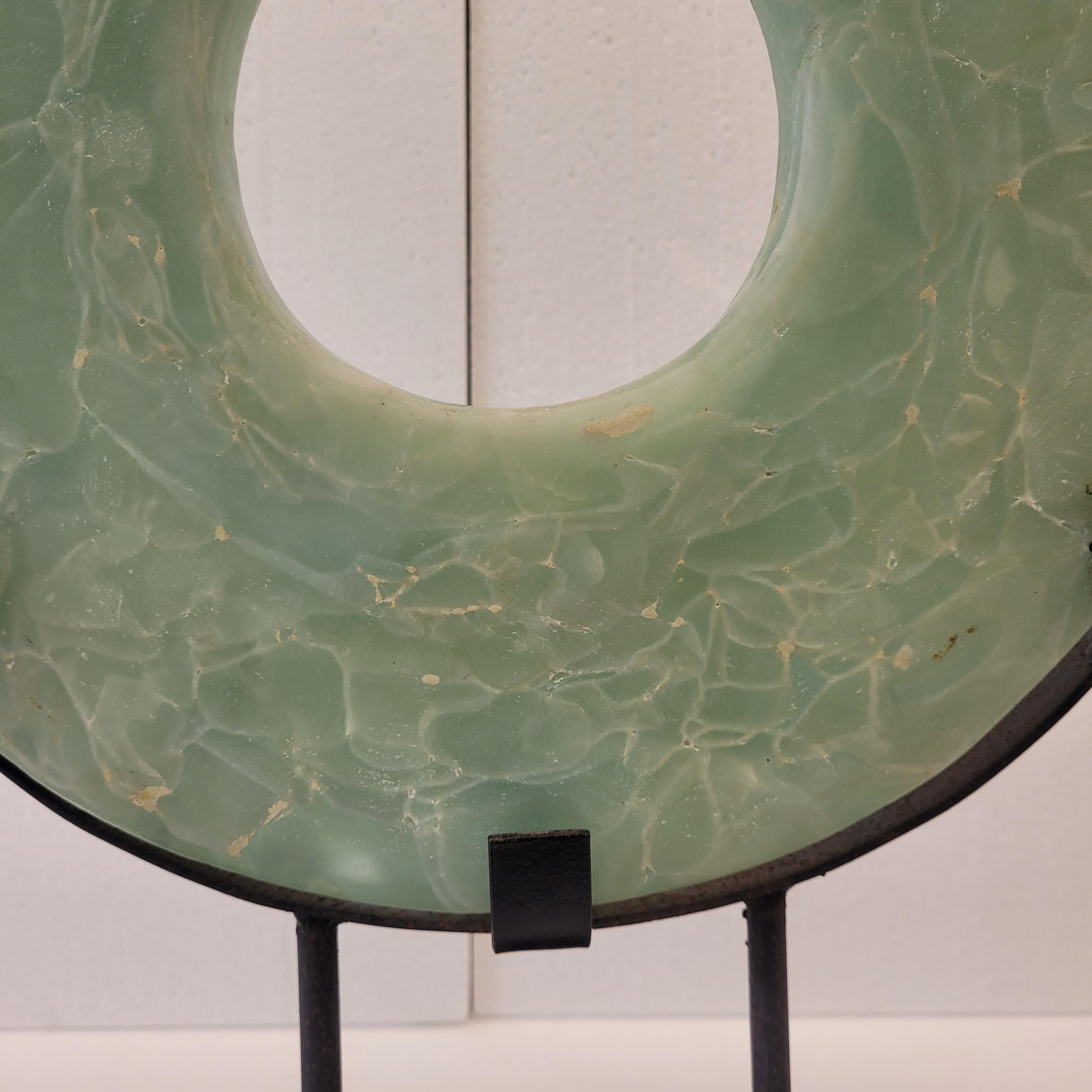 Sculpture de disque bi céladon vert de Chinois, minéraux et forgeage en vente 3
