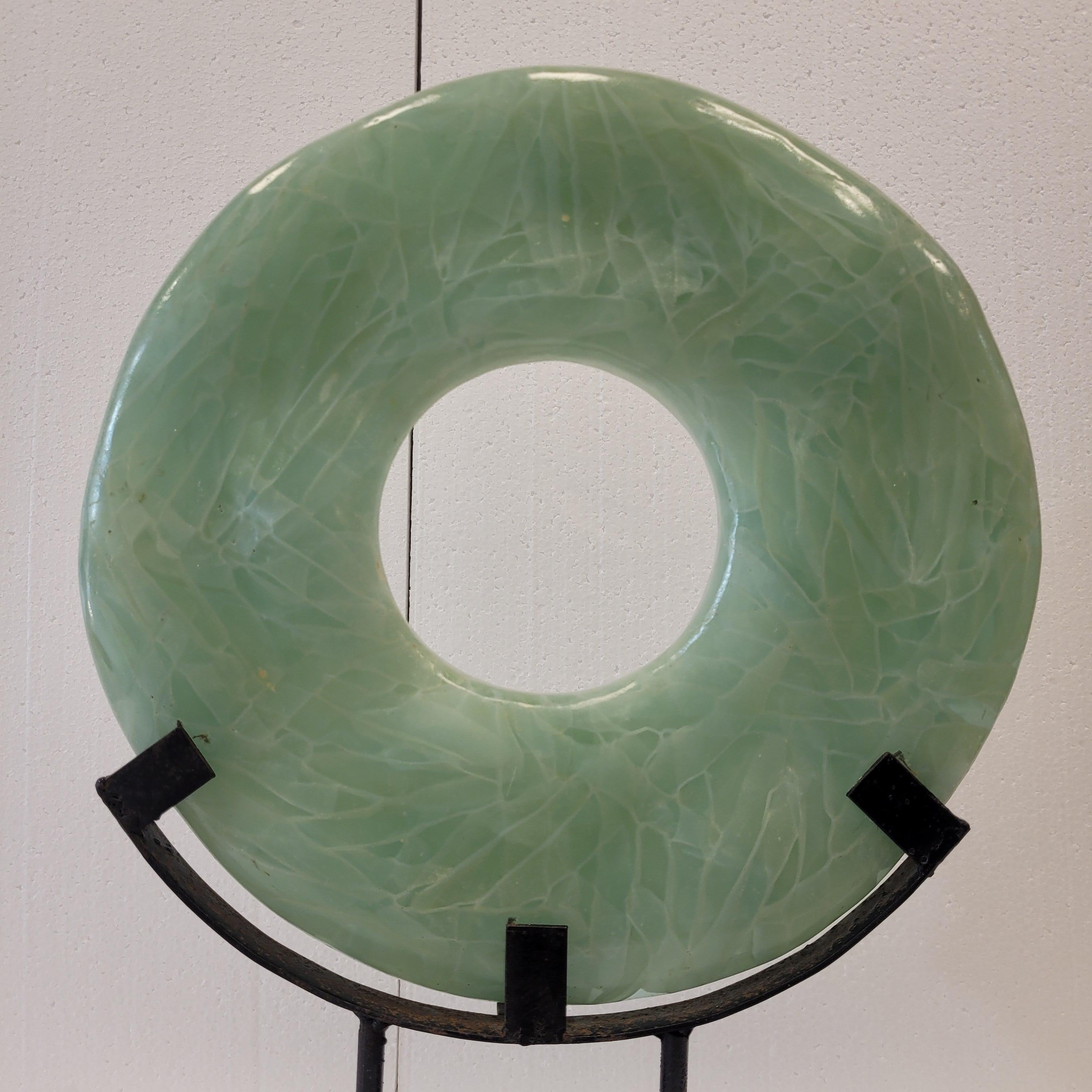 Fait main Sculpture de disque bi céladon vert de Chinois, minéraux et forgeage en vente