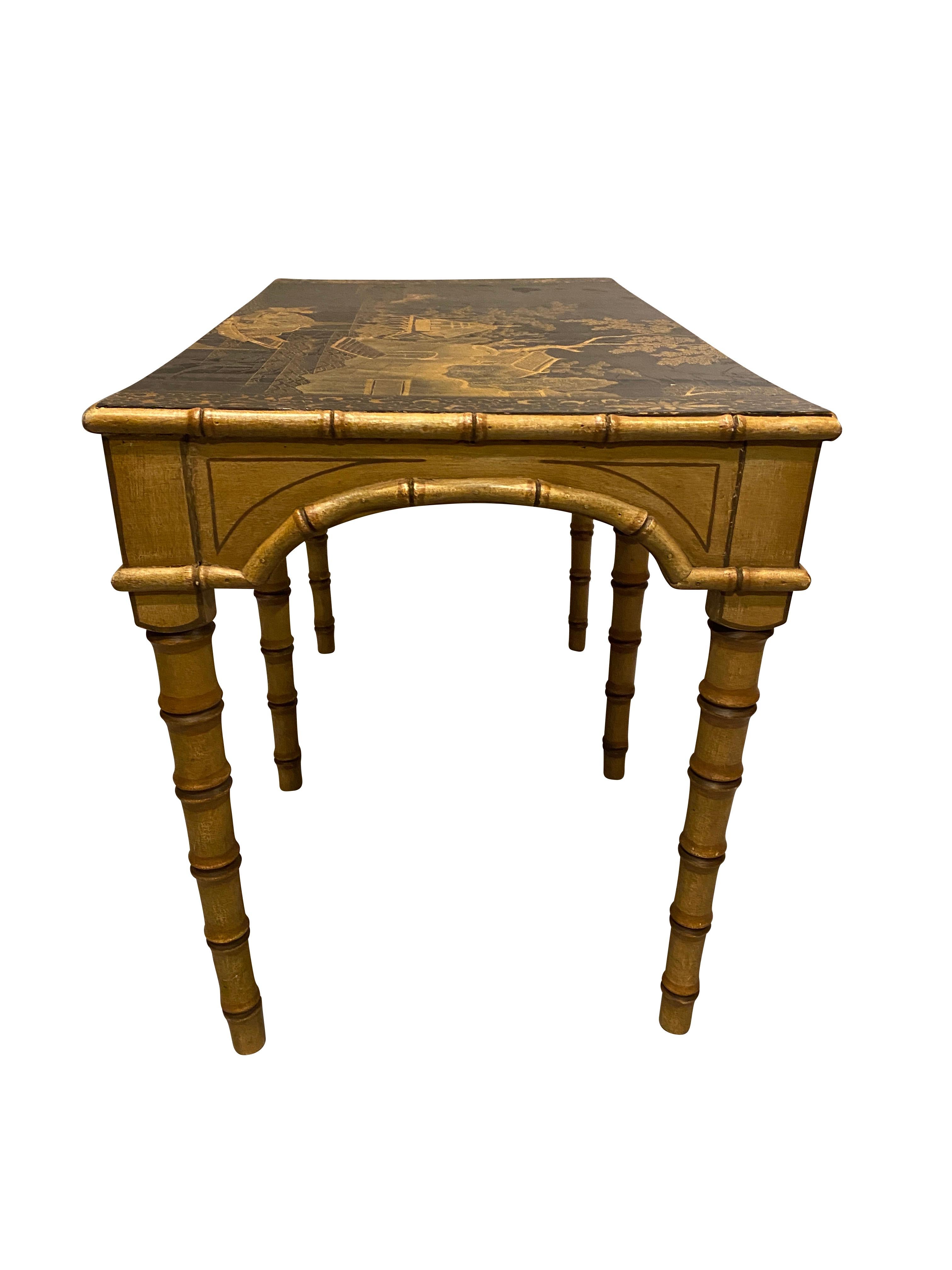 Table basse chinoiseries et faux bambou Bon état - En vente à Essex, MA