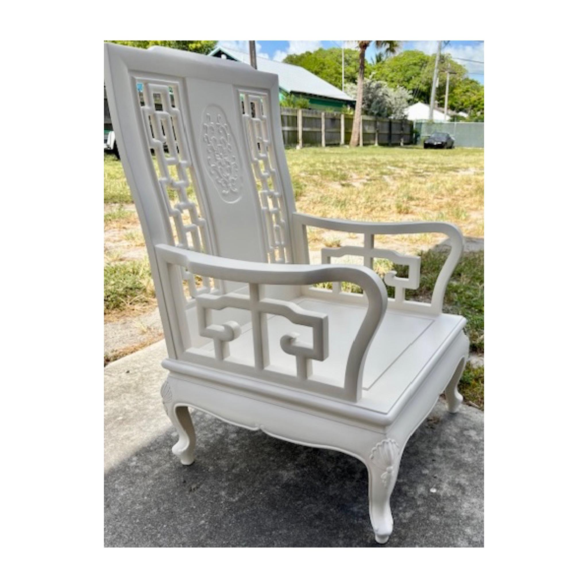 Chinoiserie-Sessel in elfenbeinfarbener Lackierung #1 (Chinesisch) im Angebot