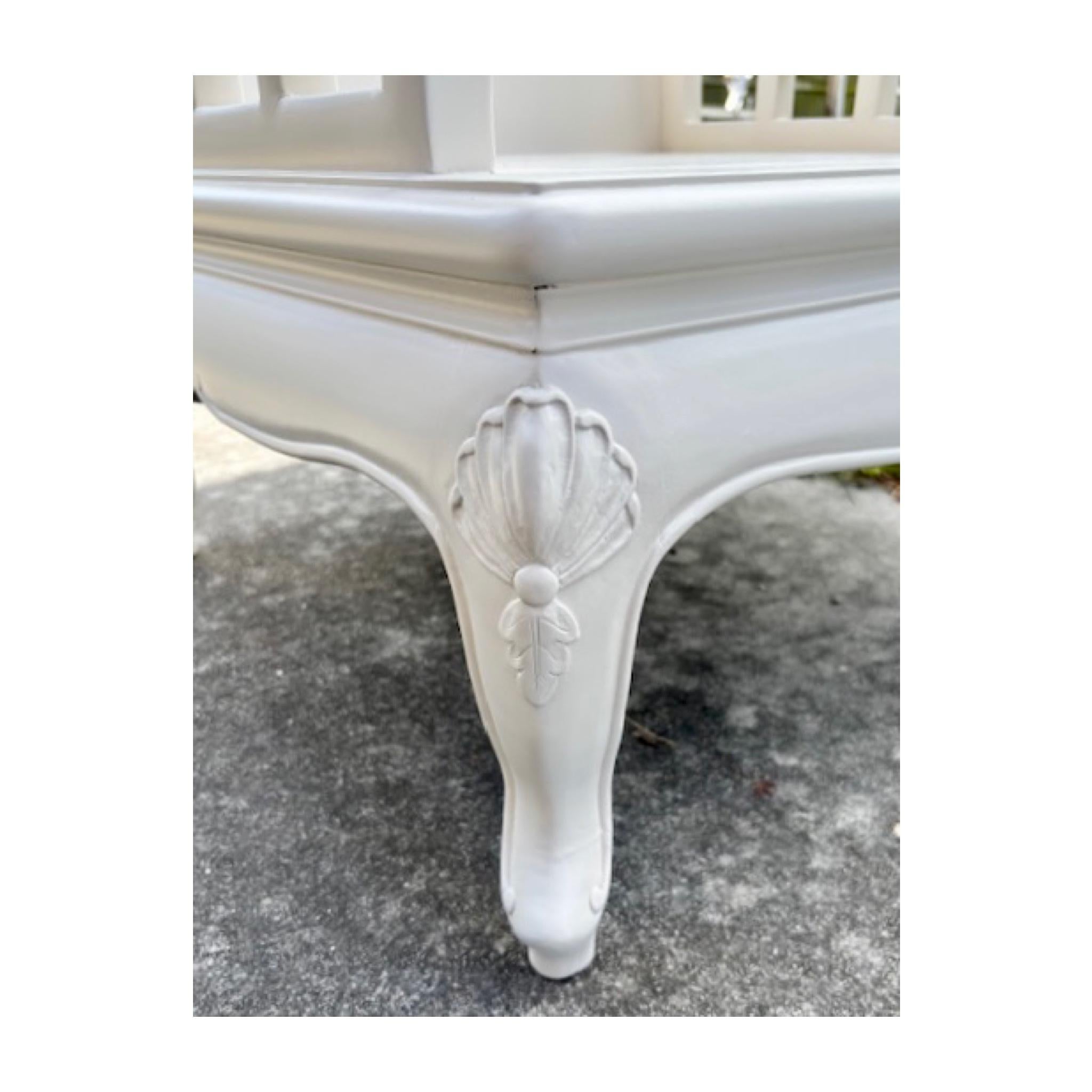 Chinoiserie-Sessel in elfenbeinfarbener Lackierung #2 im Angebot 5