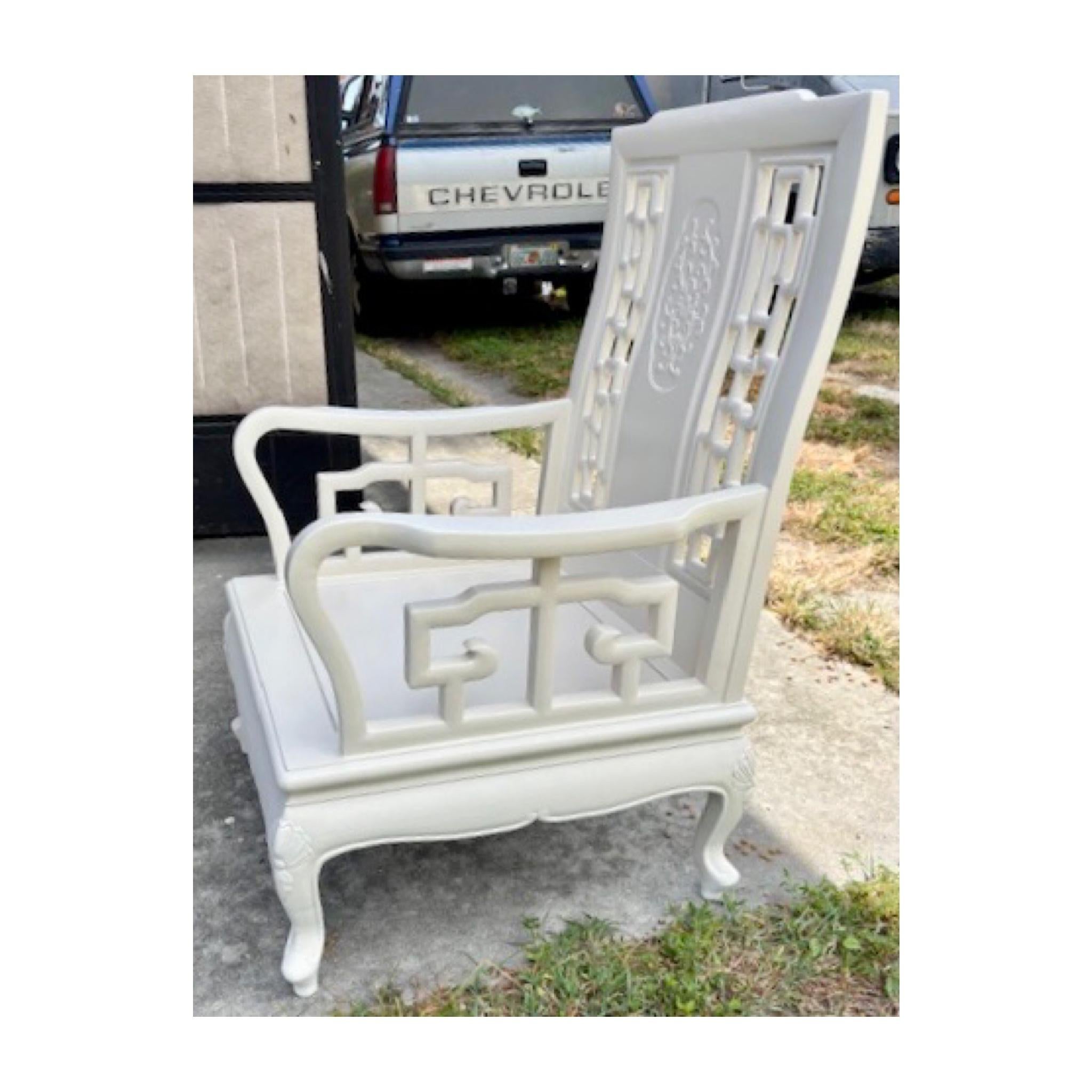 Chinoiserie-Sessel in elfenbeinfarbener Lackierung #2 (Holz) im Angebot