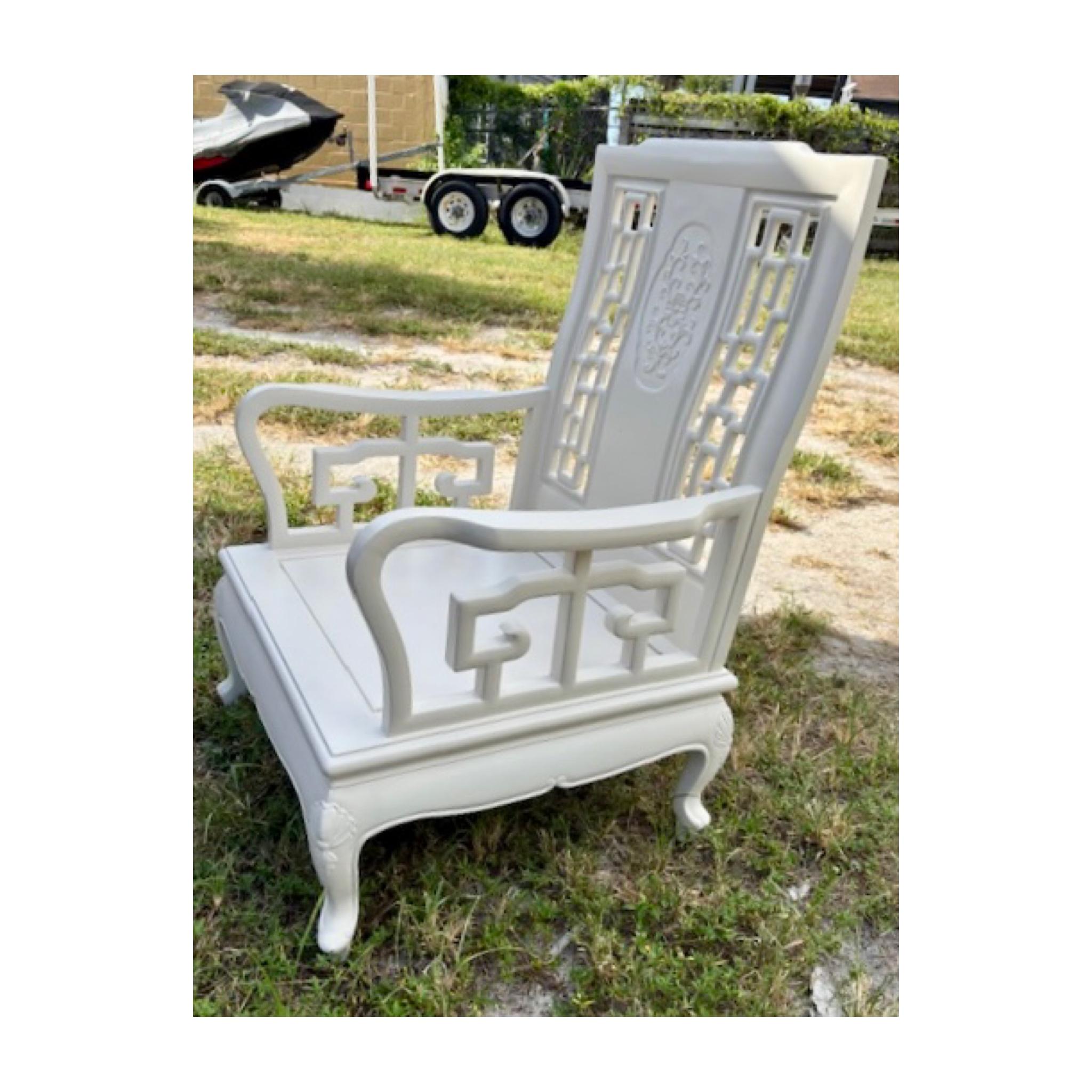 Chinoiserie-Sessel in elfenbeinfarbener Lackierung #2 im Angebot 1