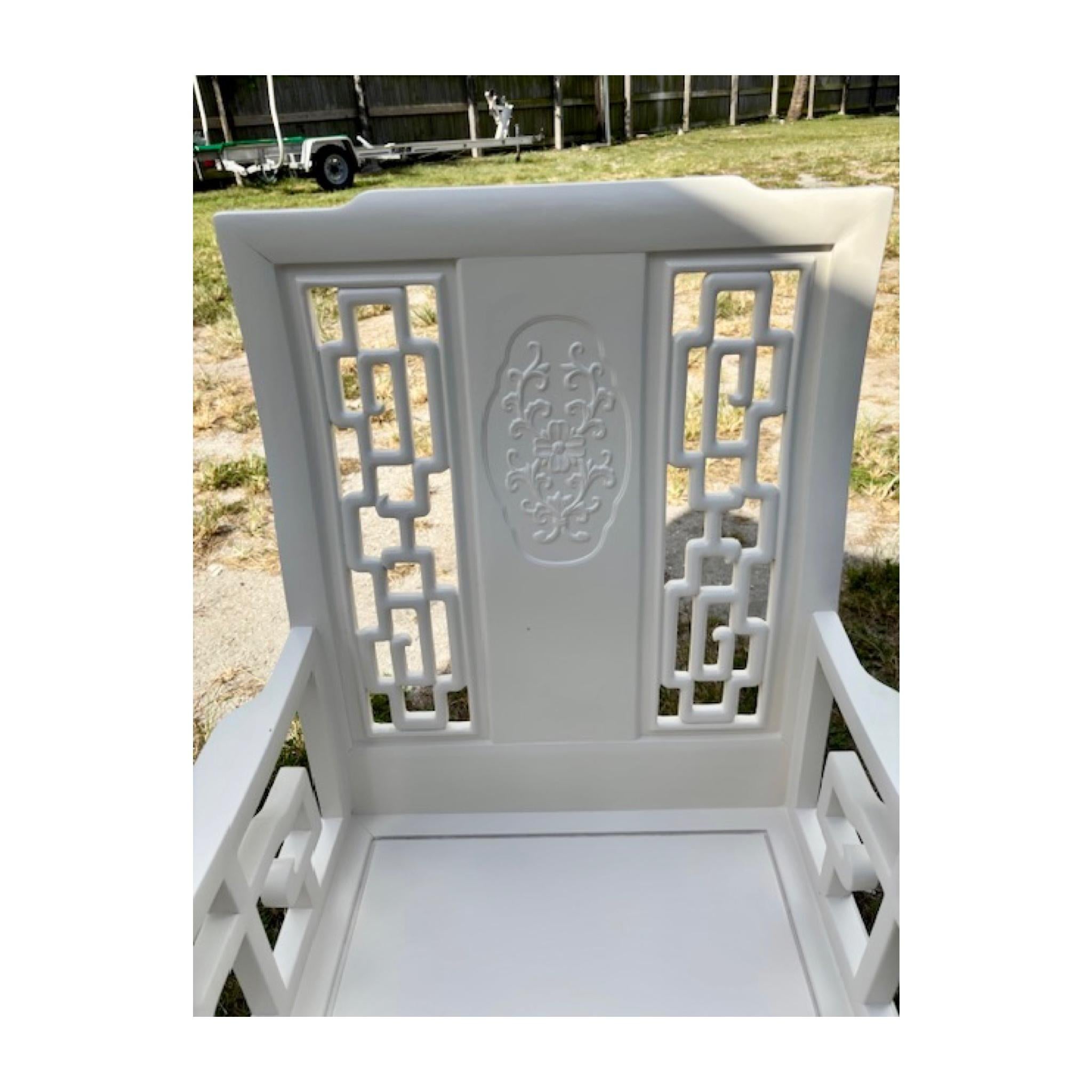 Chinoiserie-Sessel in elfenbeinfarbener Lackierung #2 im Angebot 2