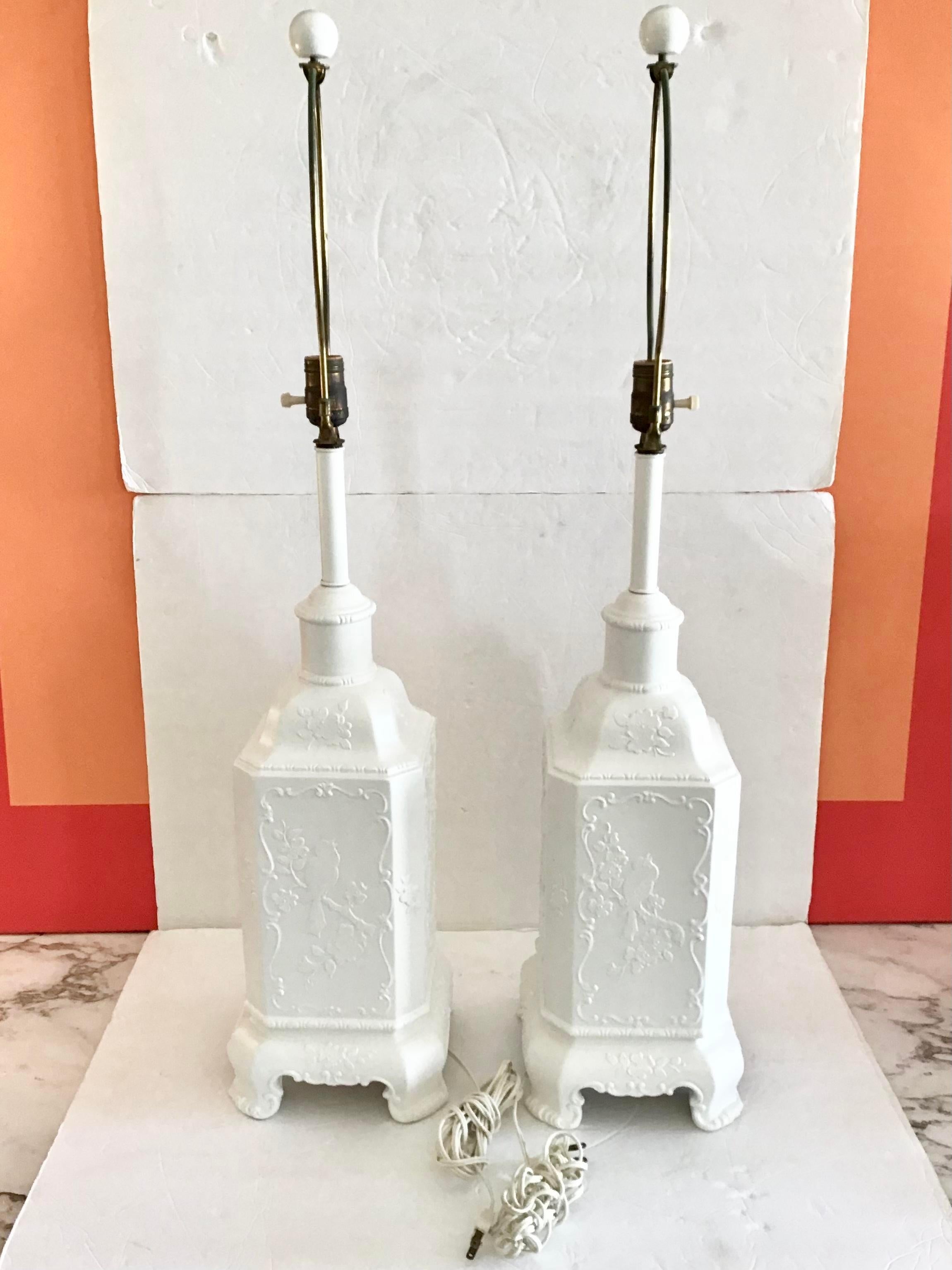 Modern chinoiserie Asian Ceramic Table Lamps Freshly Lacquered White, a Pair For Sale