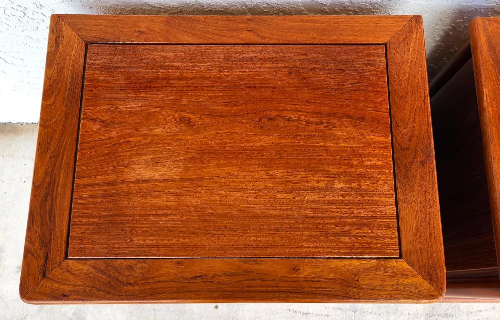 Late 20th Century Chinoiserie Asian Rosewood Nightstands Chests Pair For Sale