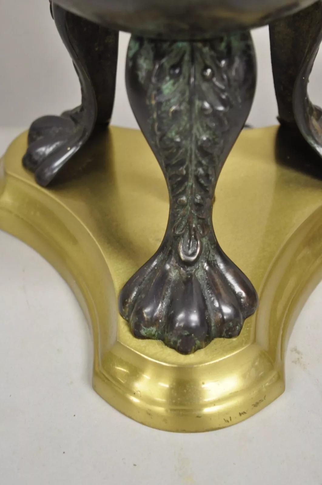 Paire de lampes de bureau Censor en bronze vert chinoiserie asiatique par Wildwood Bon état - En vente à Philadelphia, PA