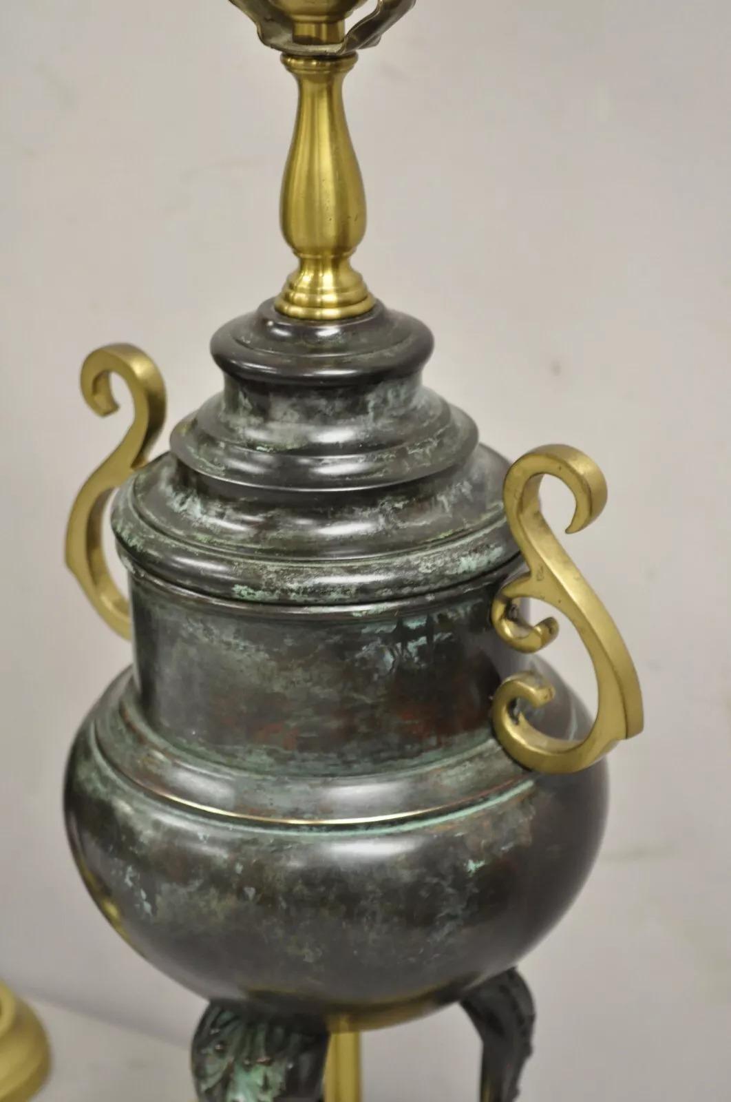 Bronze Paire de lampes de bureau Censor en bronze vert chinoiserie asiatique par Wildwood en vente