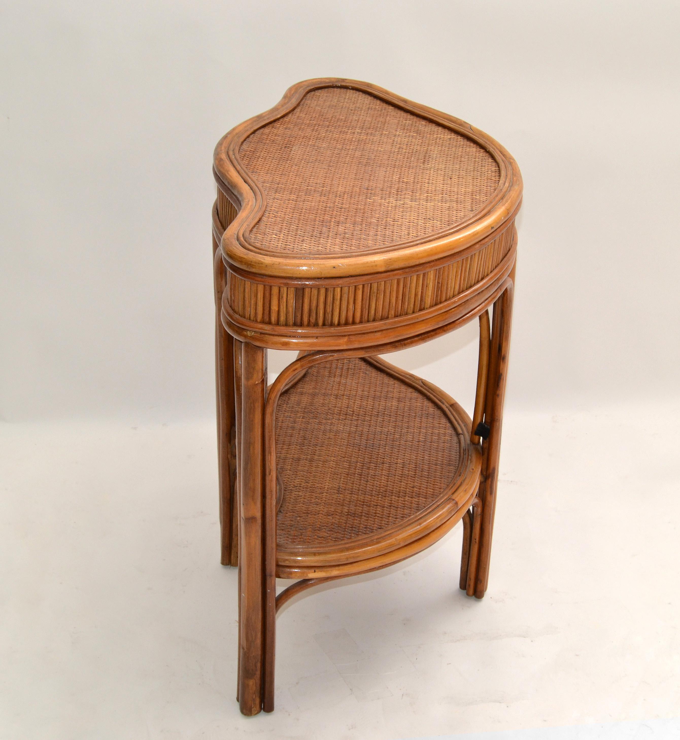 Chinoiserie Bamboo & Rattan Handmade Two-Tier Side, End Table Asian Modern 70s In Good Condition For Sale In Miami, FL