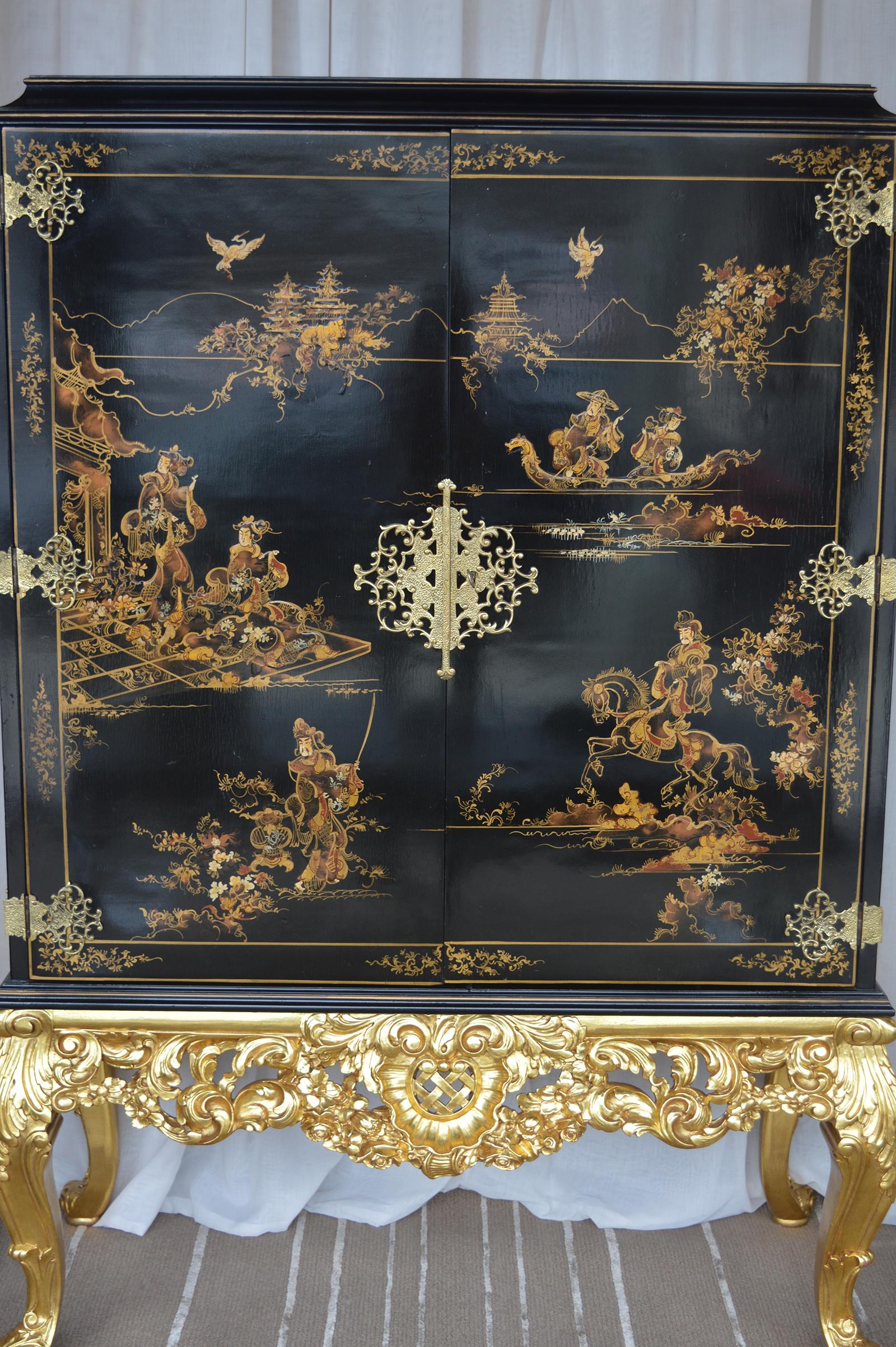 Chinese Chinoiserie Bar Cabinet with Giltwood