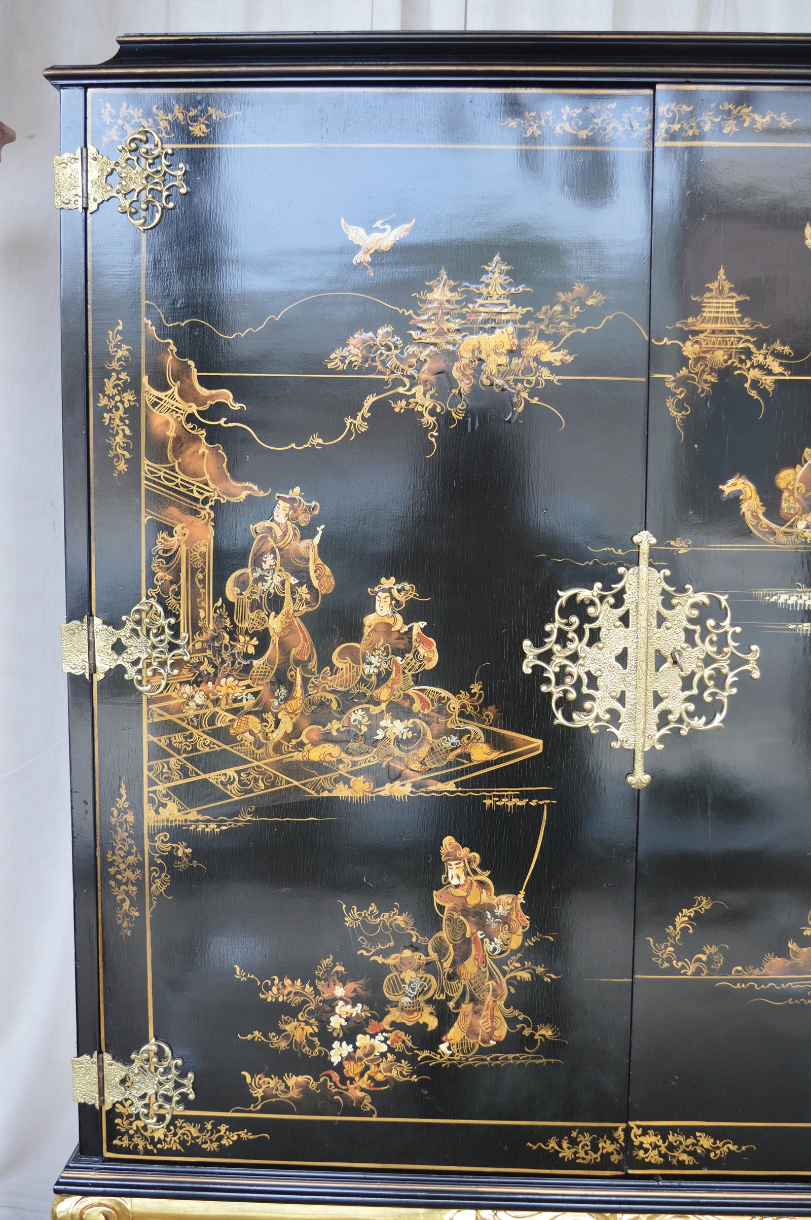 Chinoiserie Bar Cabinet with Giltwood In Excellent Condition In Los Angeles, CA