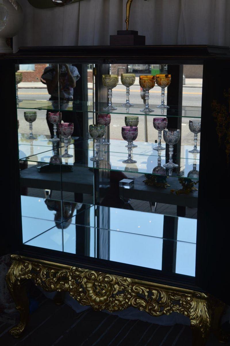 Chinoiserie Bar Cabinet with Giltwood For Sale 1