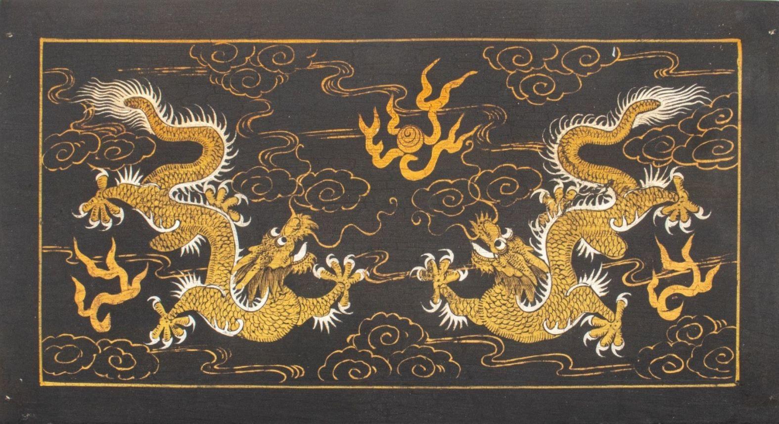 Armoires chinoiseries décorées noires et dorées, 2 en vente 1