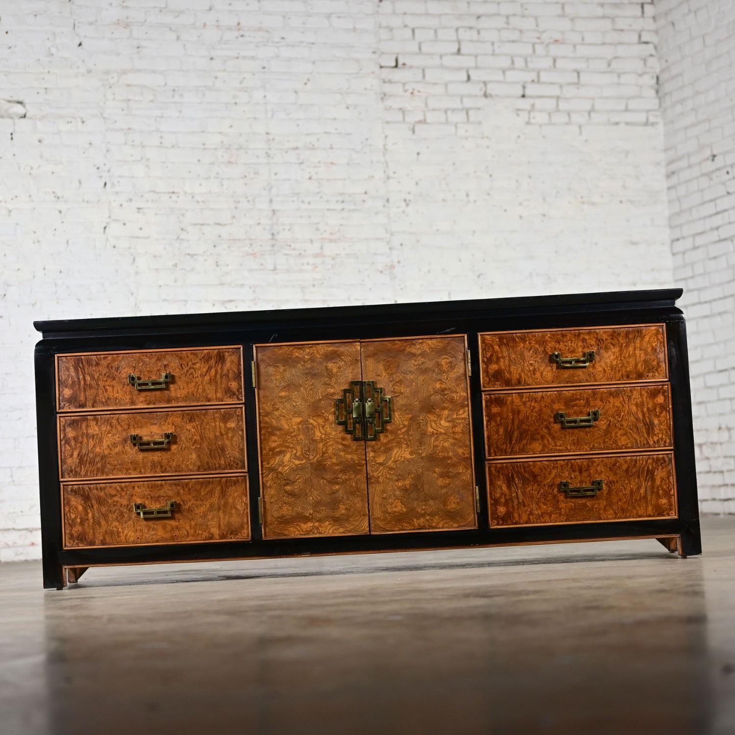 Commode Chinoiserie Black & Burl Chin Hua de Raymond K. Sabota pour Century Furn en vente 7