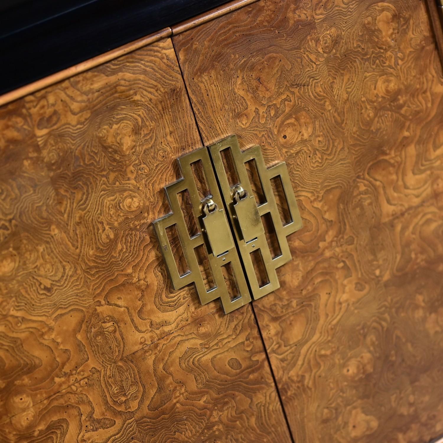 Commode Chinoiserie Black & Burl Chin Hua de Raymond K. Sabota pour Century Furn en vente 8