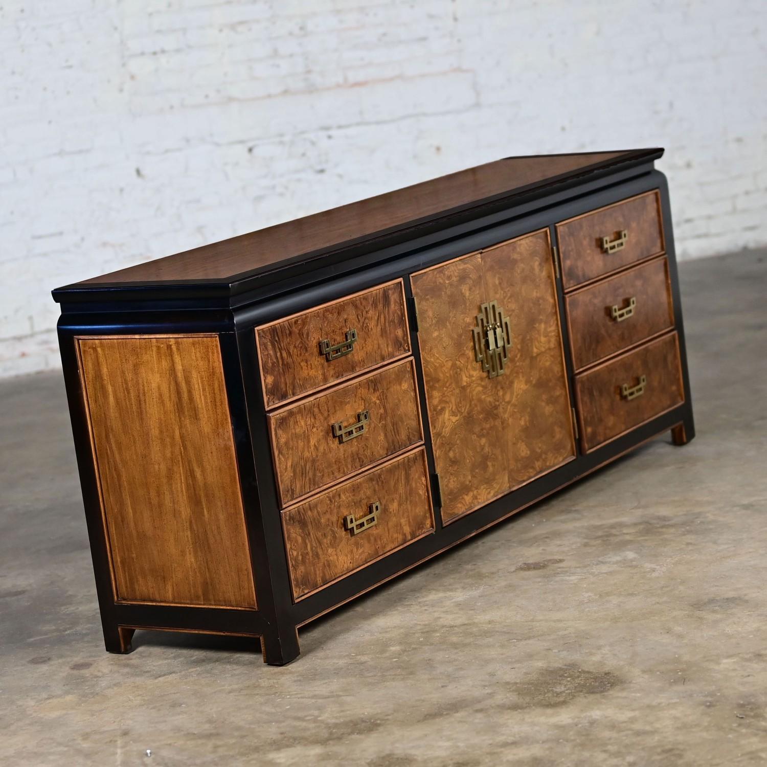 Américain Commode Chinoiserie Black & Burl Chin Hua de Raymond K. Sabota pour Century Furn en vente
