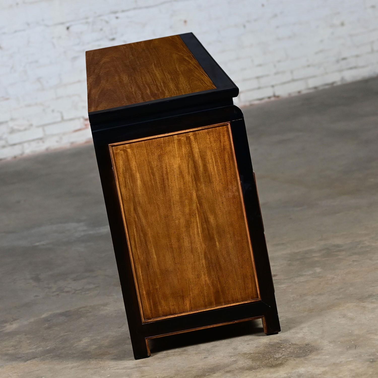 Commode Chinoiserie Black & Burl Chin Hua de Raymond K. Sabota pour Century Furn Bon état - En vente à Topeka, KS