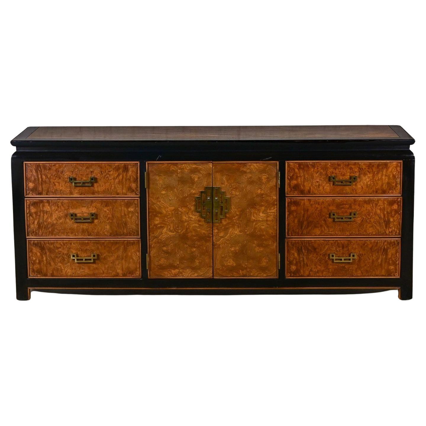 Commode Chinoiserie Black & Burl Chin Hua de Raymond K. Sabota pour Century Furn en vente