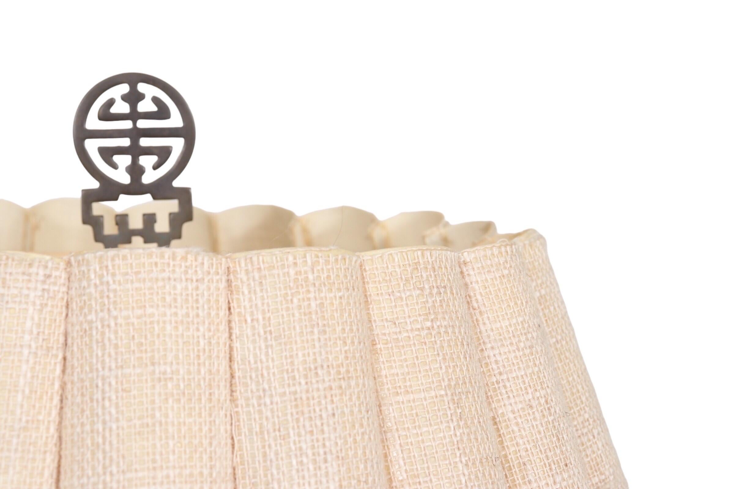 20ième siècle Lampe de bureau chinoiseries en laque japonaise noire en vente