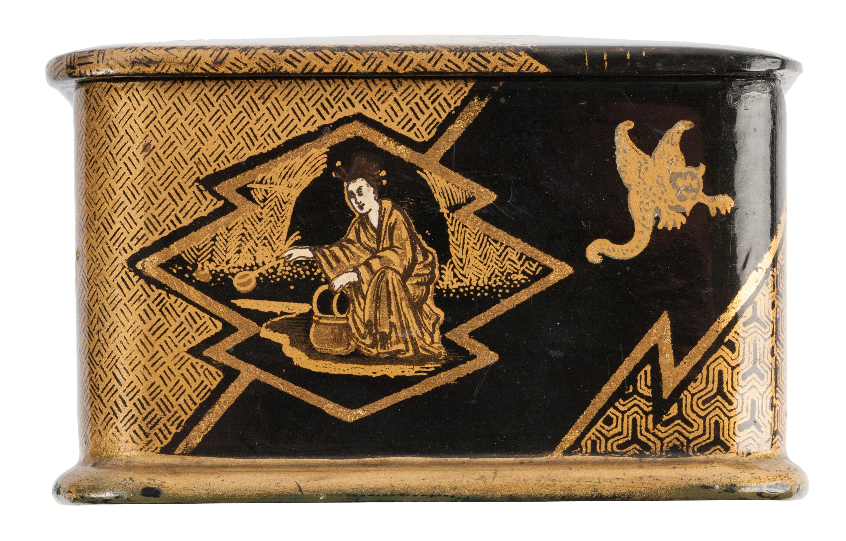 Chinoiserie Black Lacquer and Gilt Papier Mâché Tea Caddy Box In Good Condition In Madrid, ES