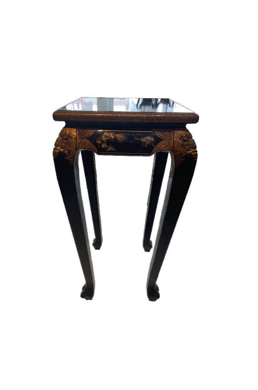 Lacquered Chinoiserie Black Lacqured Pedestal Table with Gold Trim For Sale