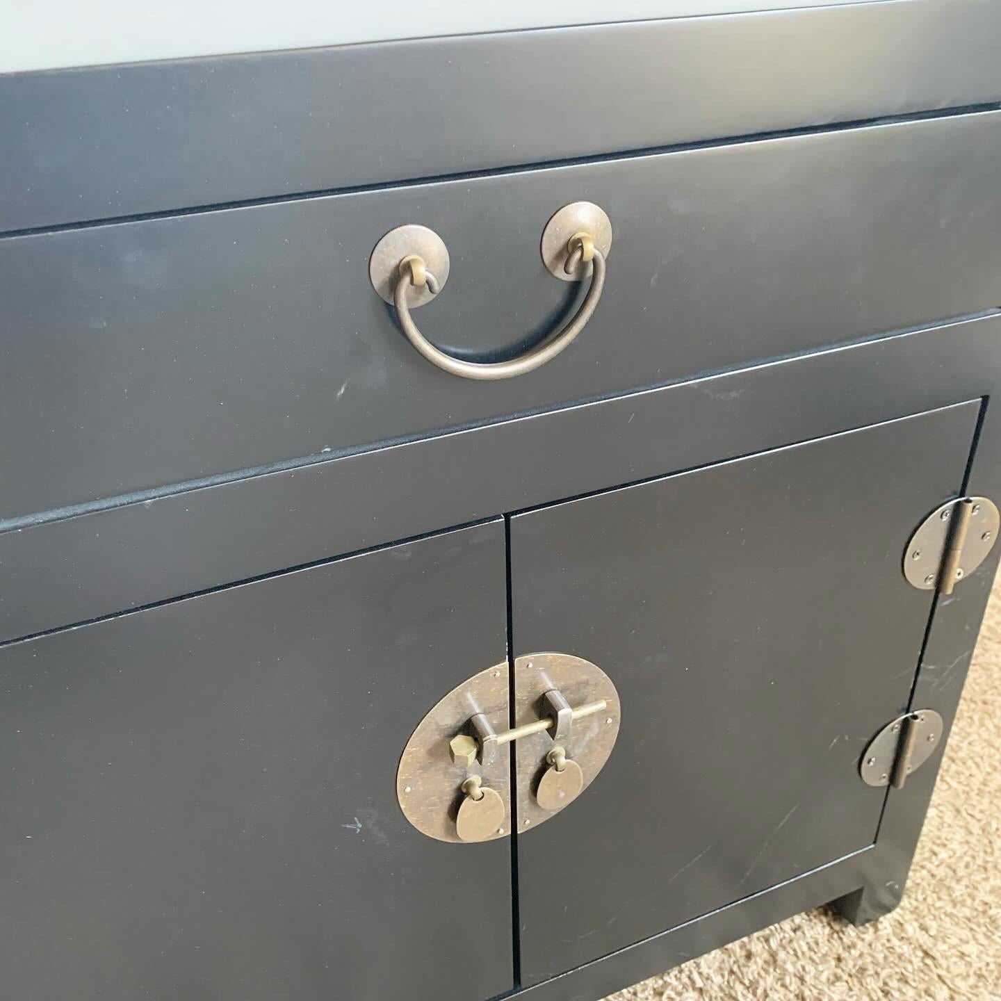 Chinoiserie Black Nightstands/Side Table With Brass Accents In Good Condition For Sale In Delray Beach, FL