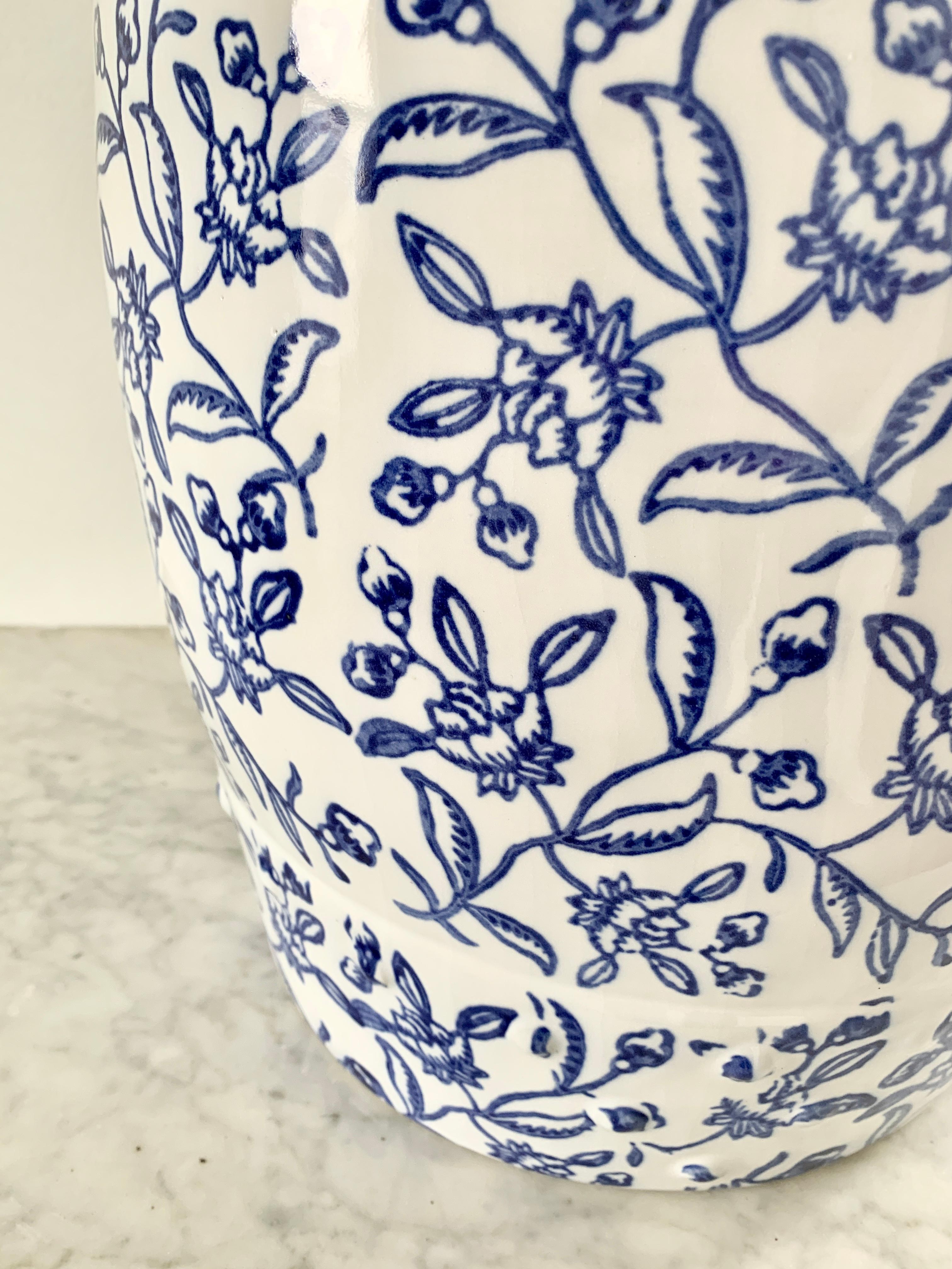 Chinoiserie Blue and White Floral Porcelain Garden Stool 6