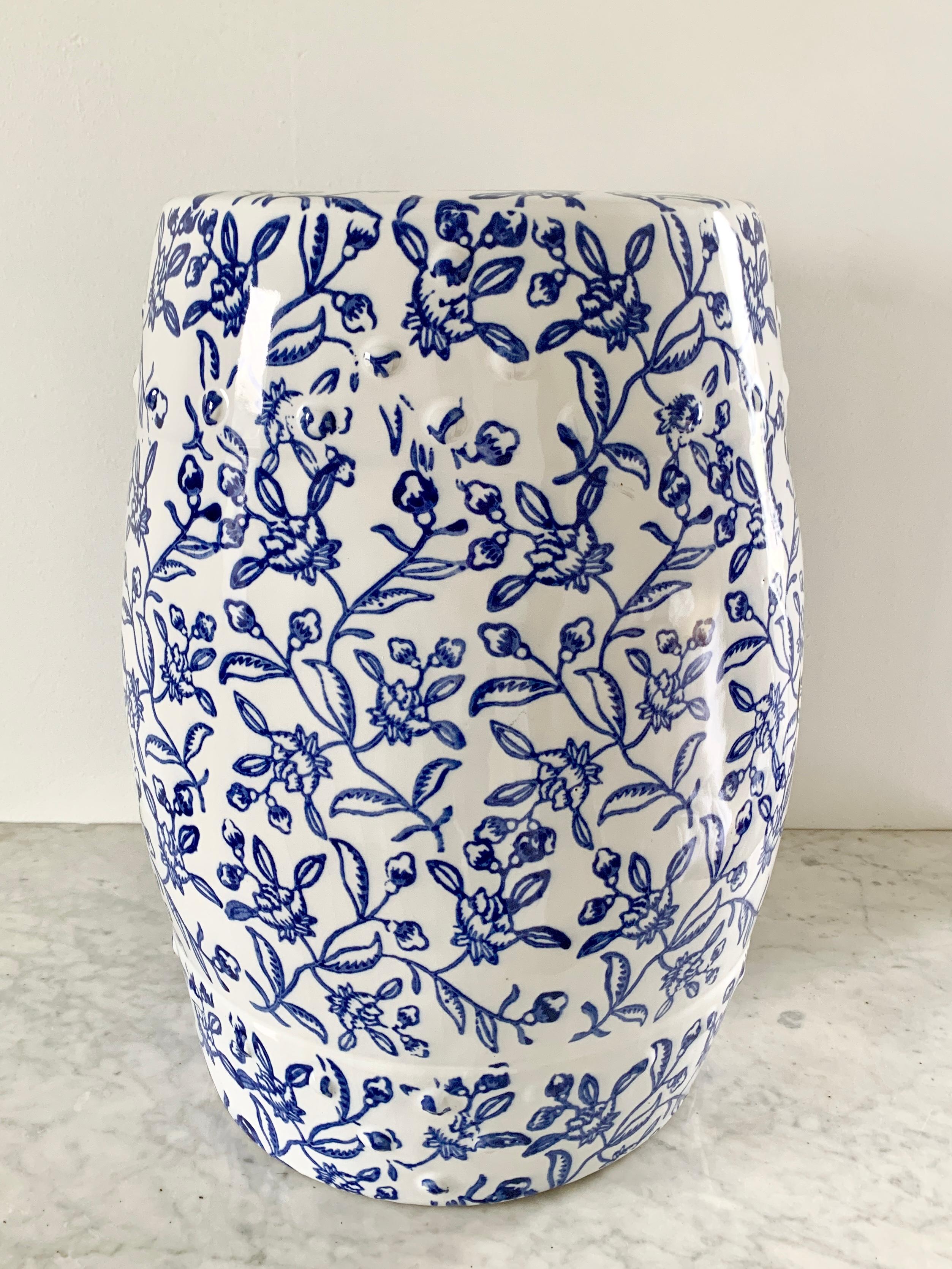 Chinoiserie Blue and White Floral Porcelain Garden Stool 3