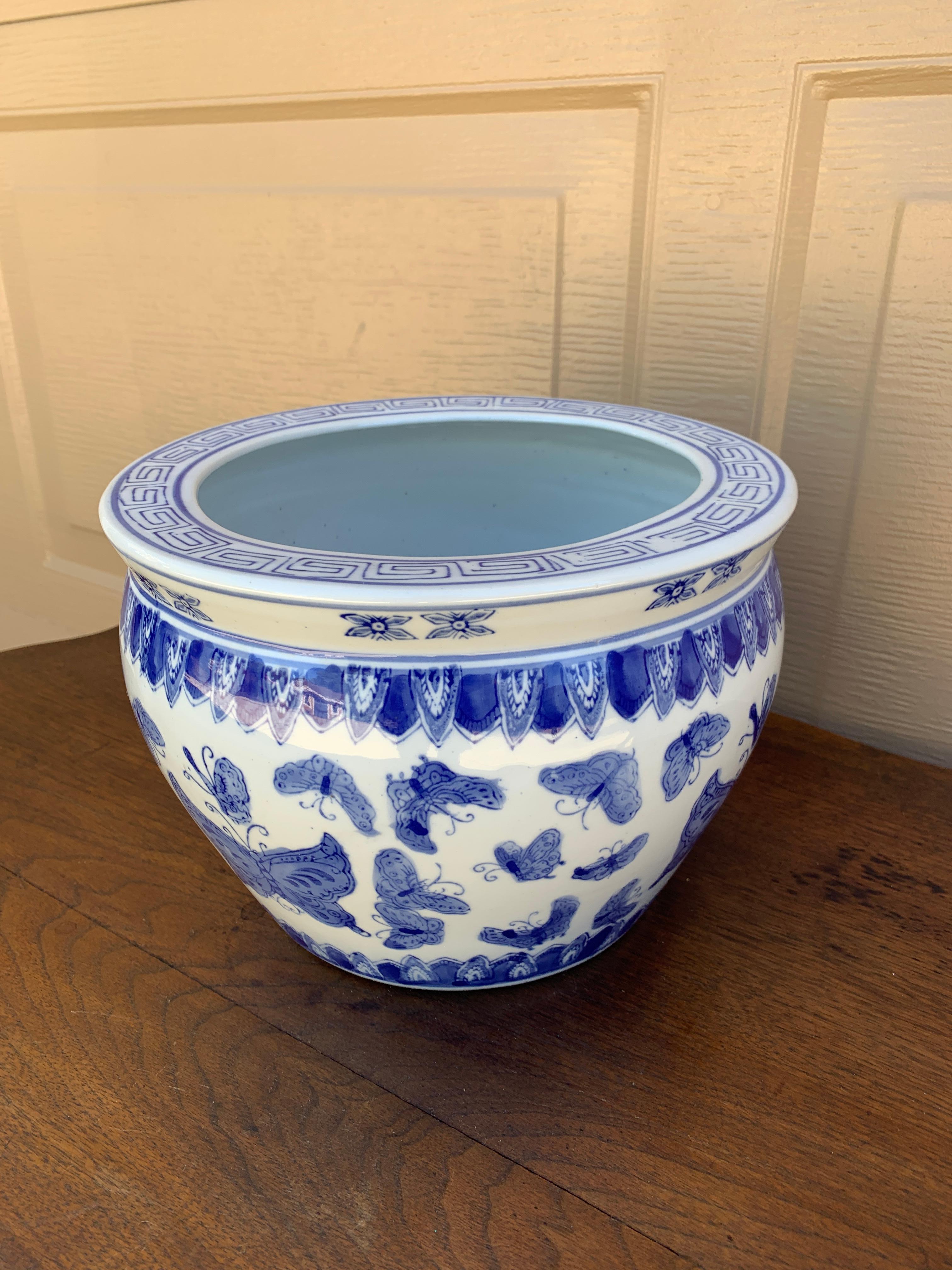 Chinois Jardinière chinoiseries en porcelaine bleue et blanche en vente