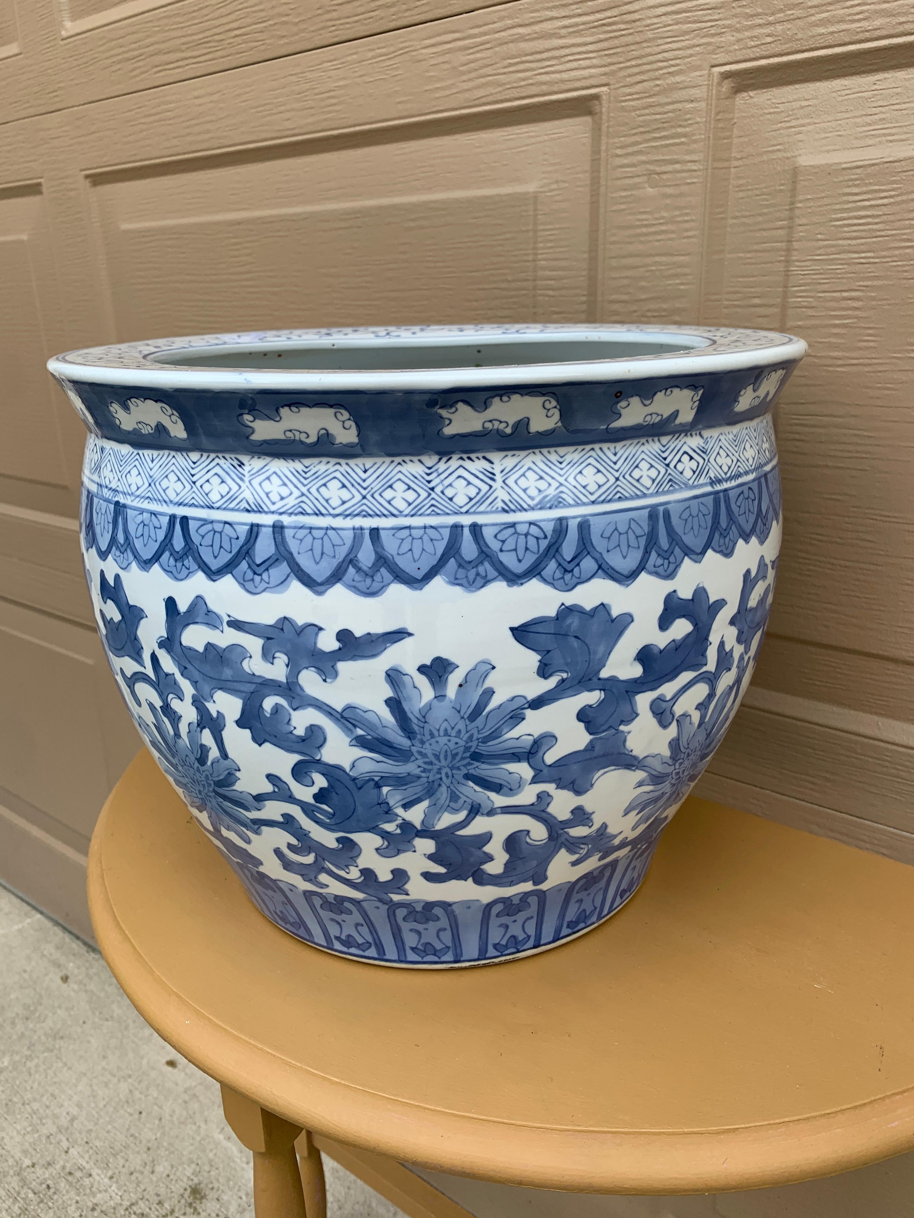 20th Century Chinoiserie Blue and White Porcelain Fishbowl Planter For Sale