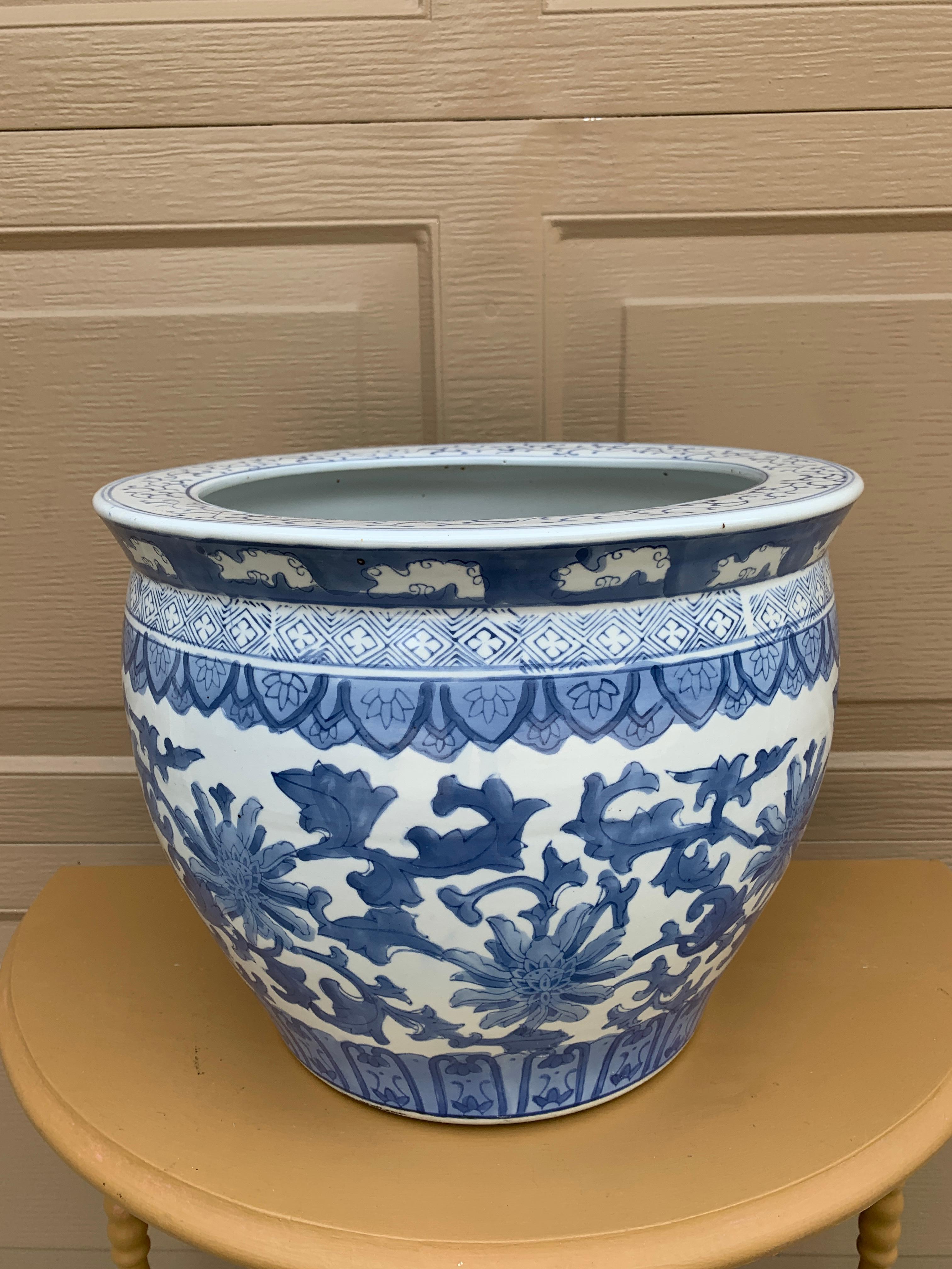 Chinoiserie Blue and White Porcelain Fishbowl Planter For Sale 4