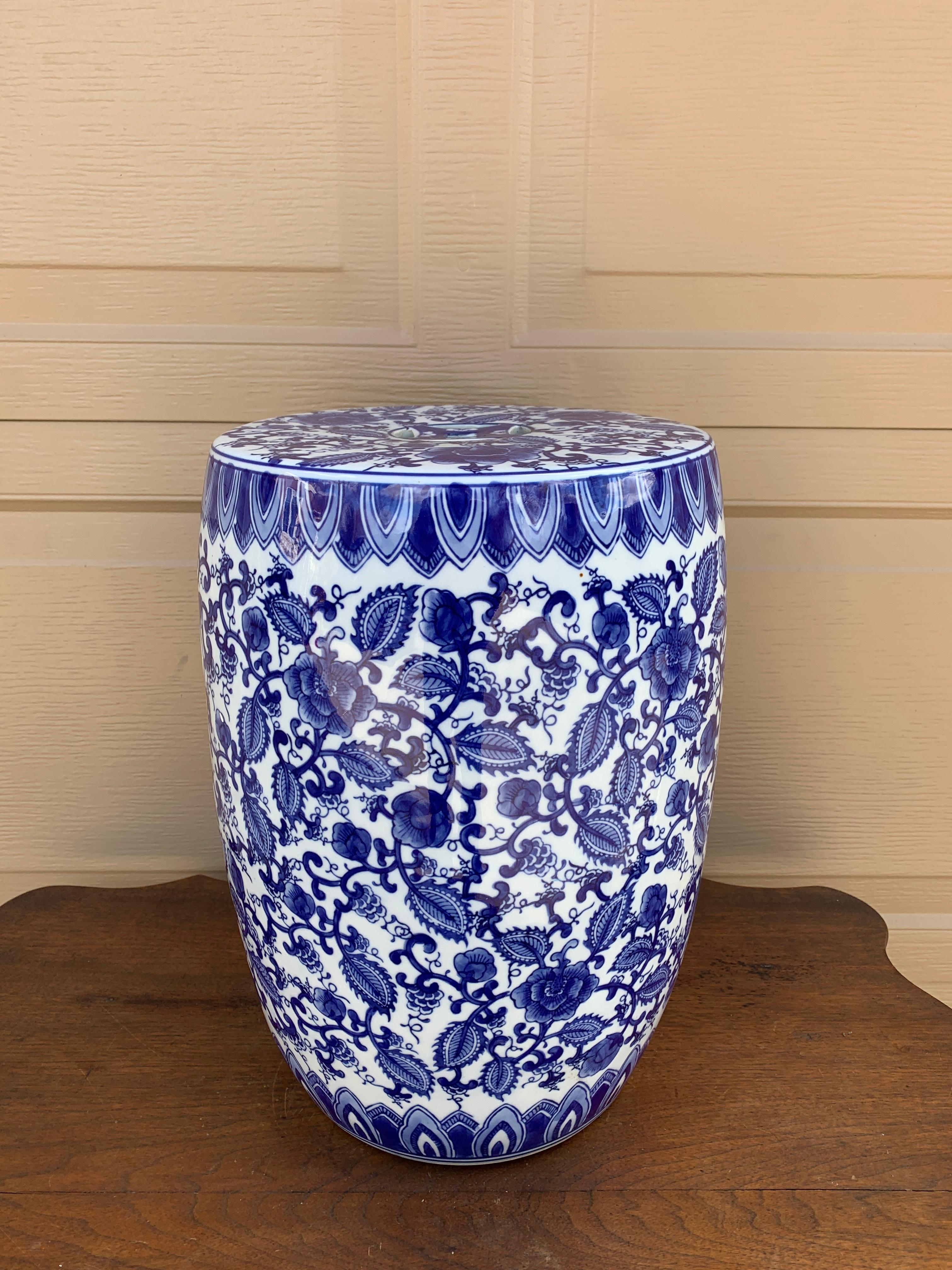 A gorgeous Chinoiserie blue and white porcelain garden stool, plant stand, or small side table featuring a floral pattern.

USA, Late 20th Century

Measures: 11