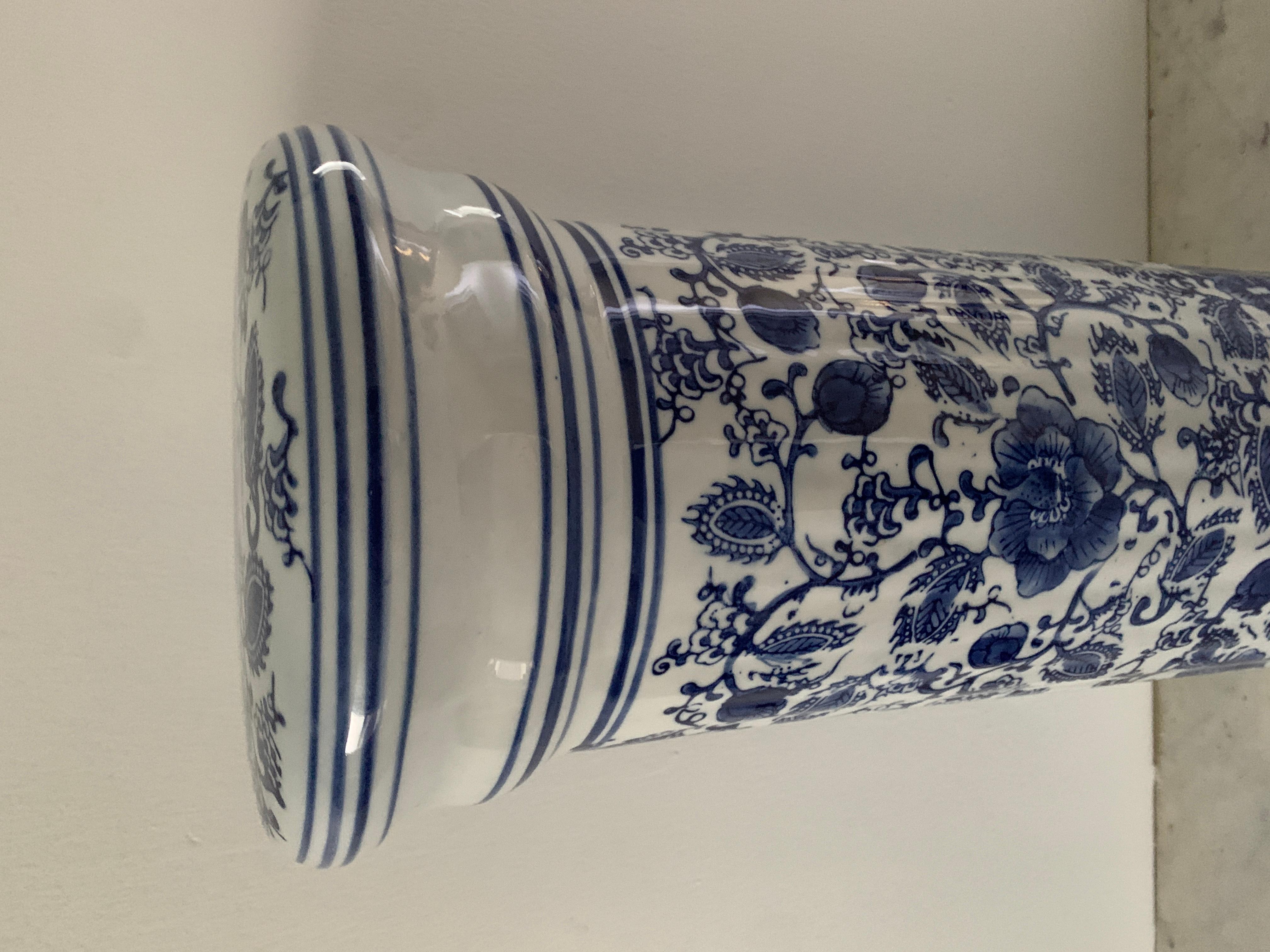 Chinoiserie-Gartenhocker aus blauem und weißem Porzellan im Zustand „Gut“ im Angebot in Elkhart, IN
