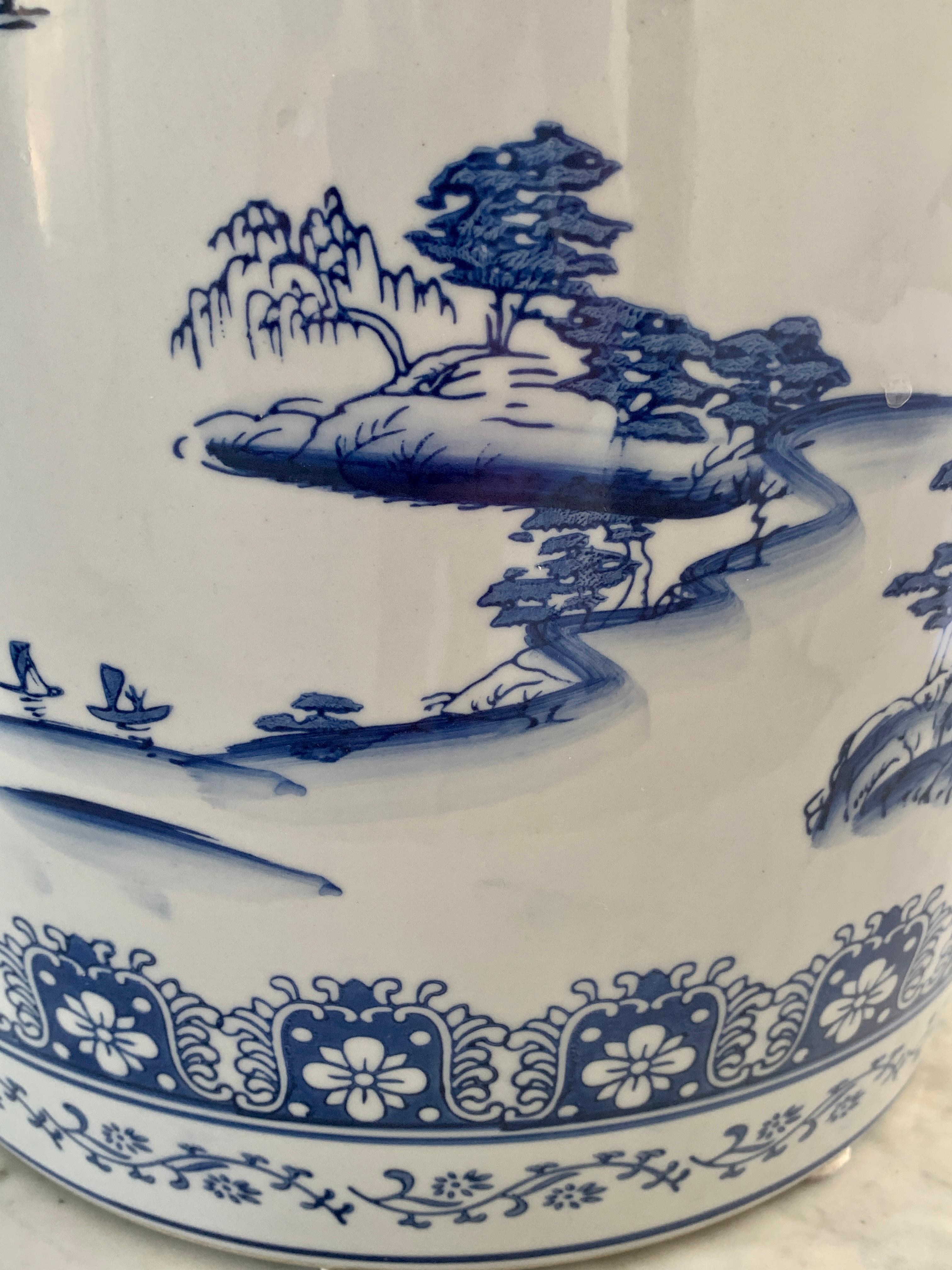 Chinoiserie-Gartenhocker aus blauem und weißem Porzellan (20. Jahrhundert) im Angebot