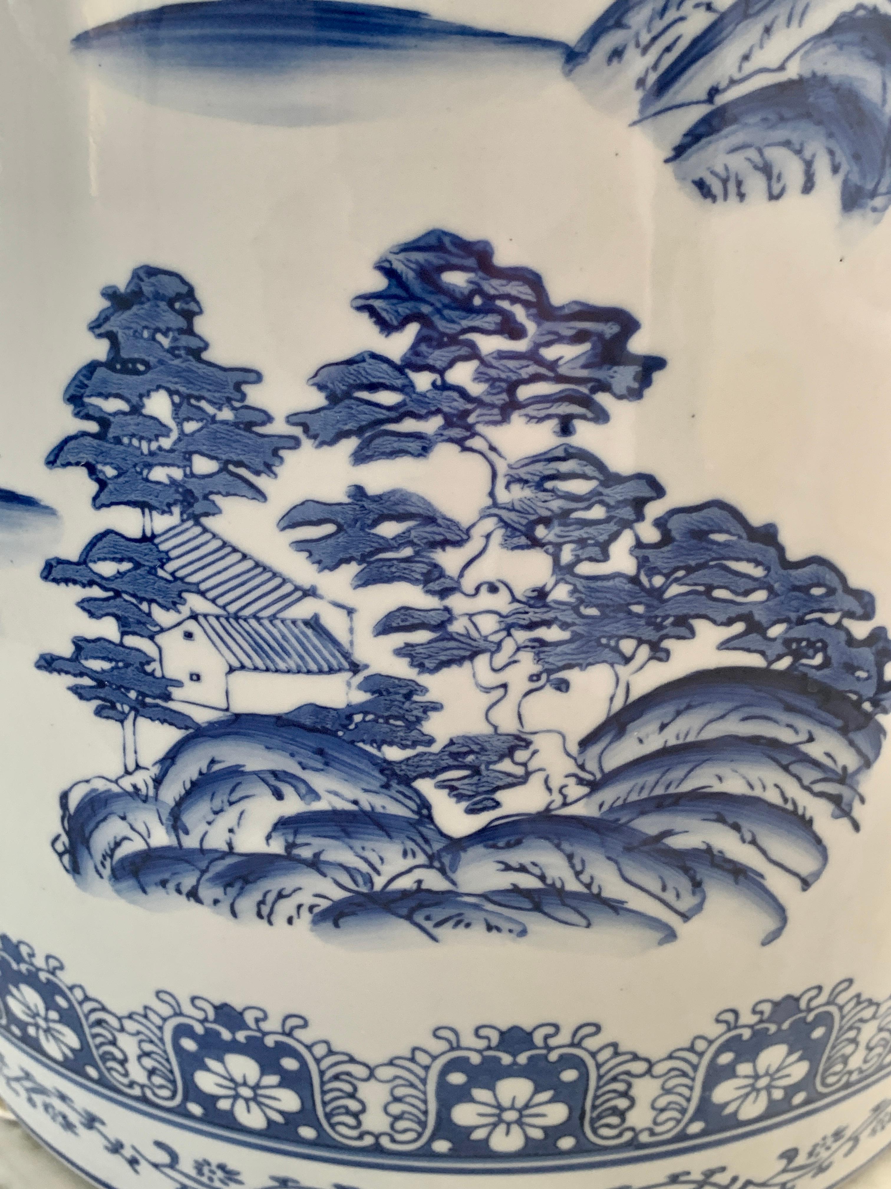 Chinoiserie Blue and White Porcelain Garden Stool For Sale 1