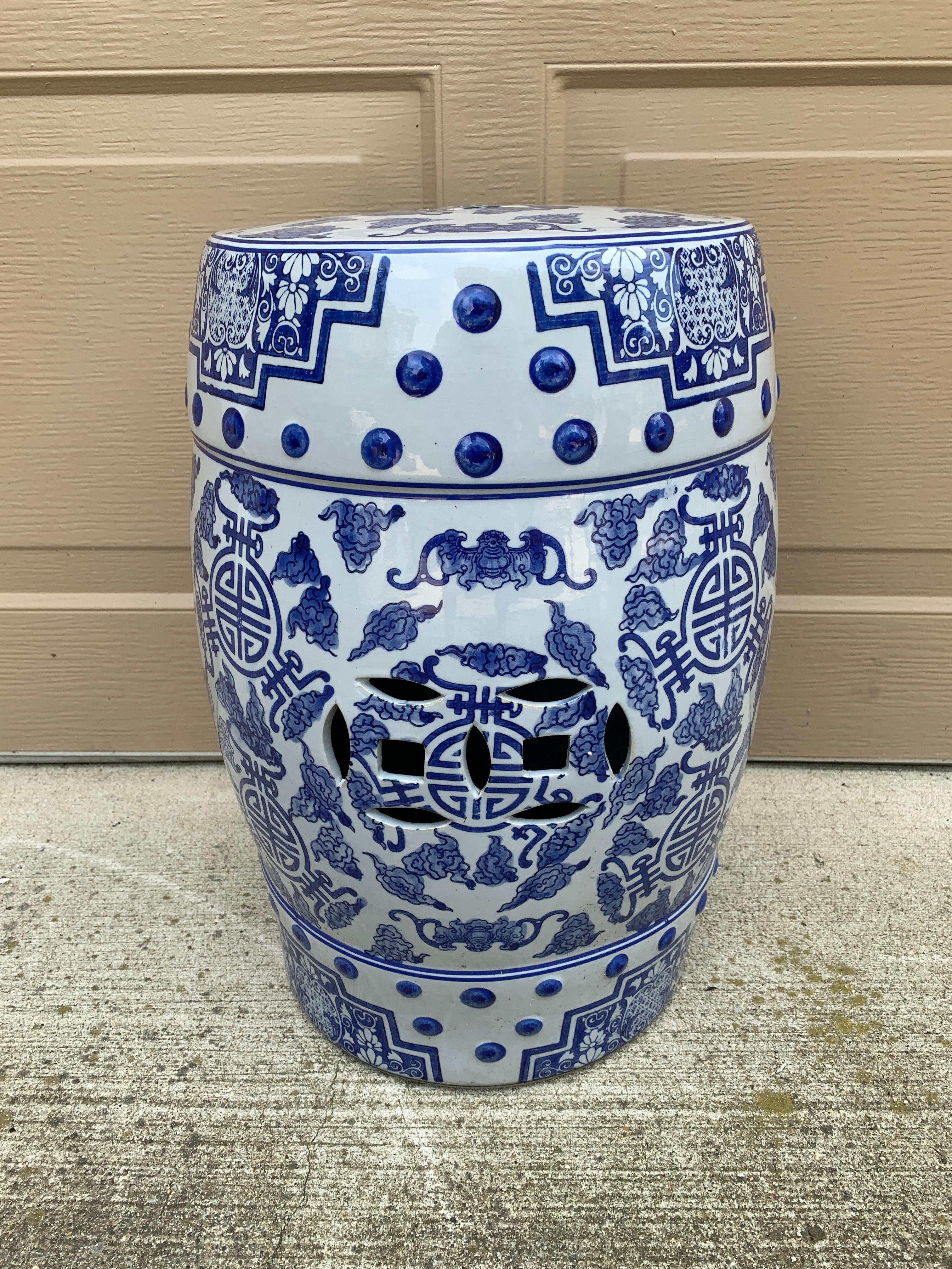 Tabouret de jardin ou table d'appoint chinoiseries en porcelaine bleue et blanche en vente 5