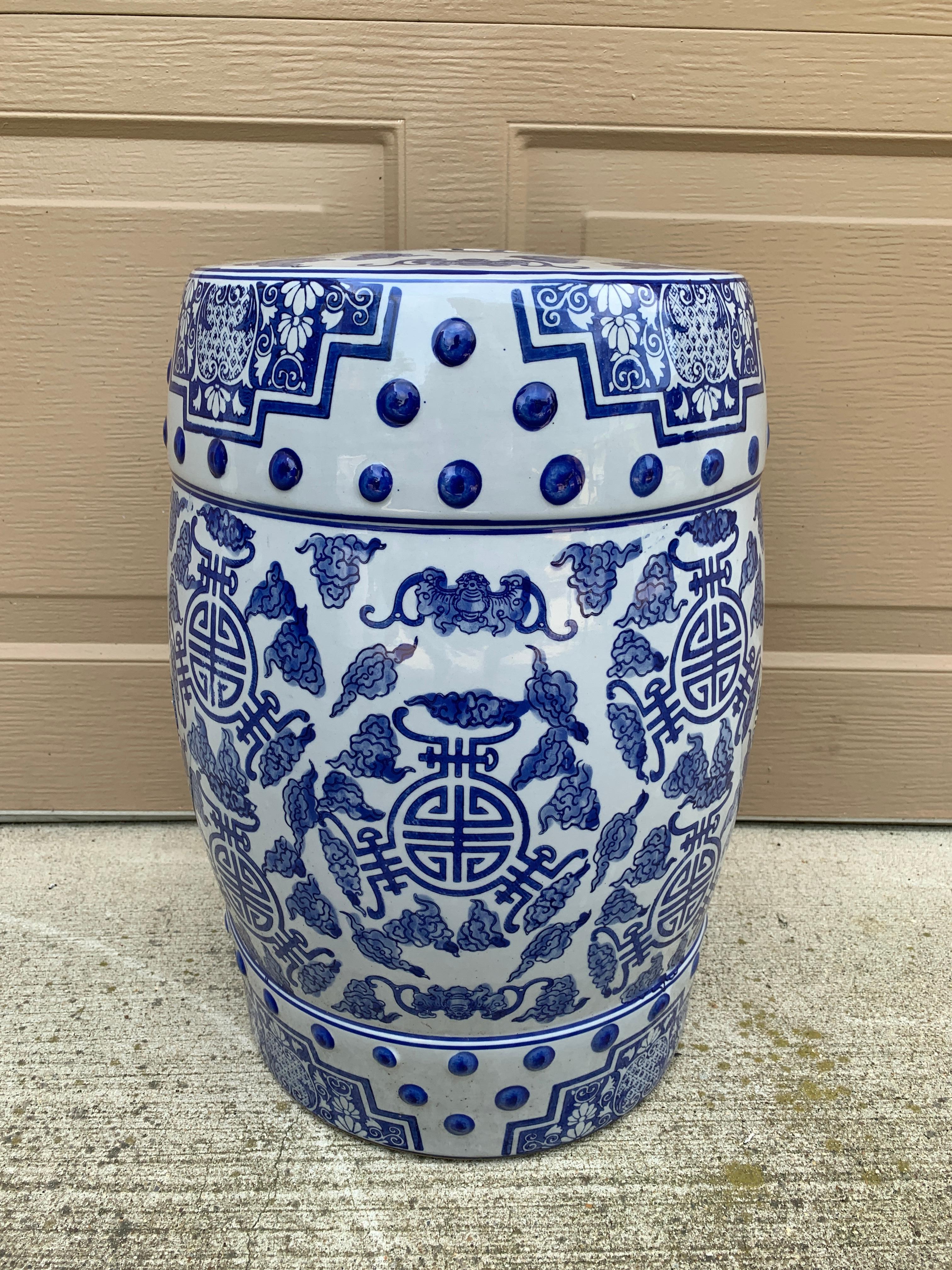 Tabouret de jardin ou table d'appoint chinoiseries en porcelaine bleue et blanche en vente 6