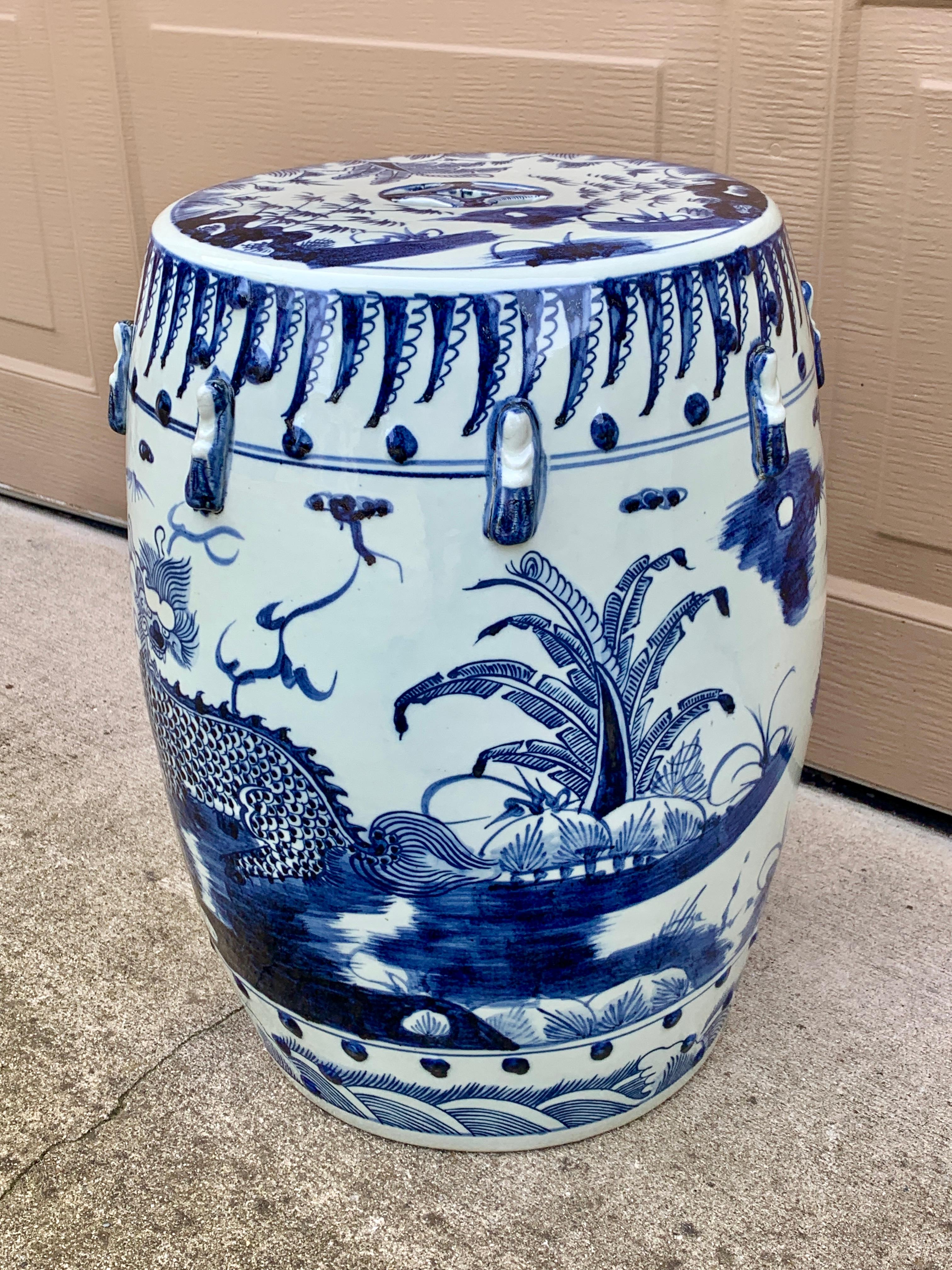 Chinoiserie Blue and White Porcelain Garden Stool or Side Table In Good Condition In Elkhart, IN