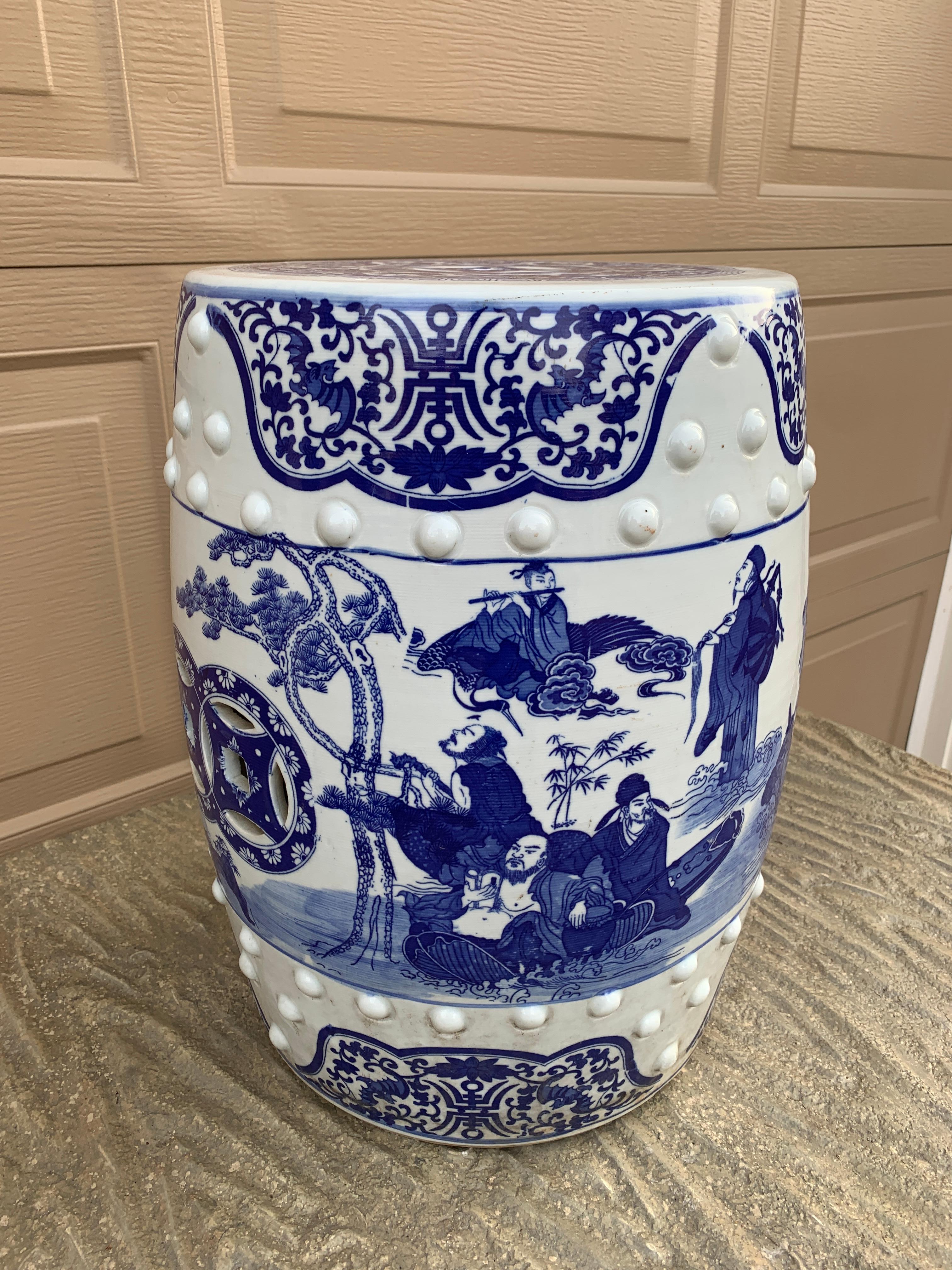 Pareja de Taburetes o Mesas Auxiliares de Porcelana Chinoiserie Azul y Blanca 7