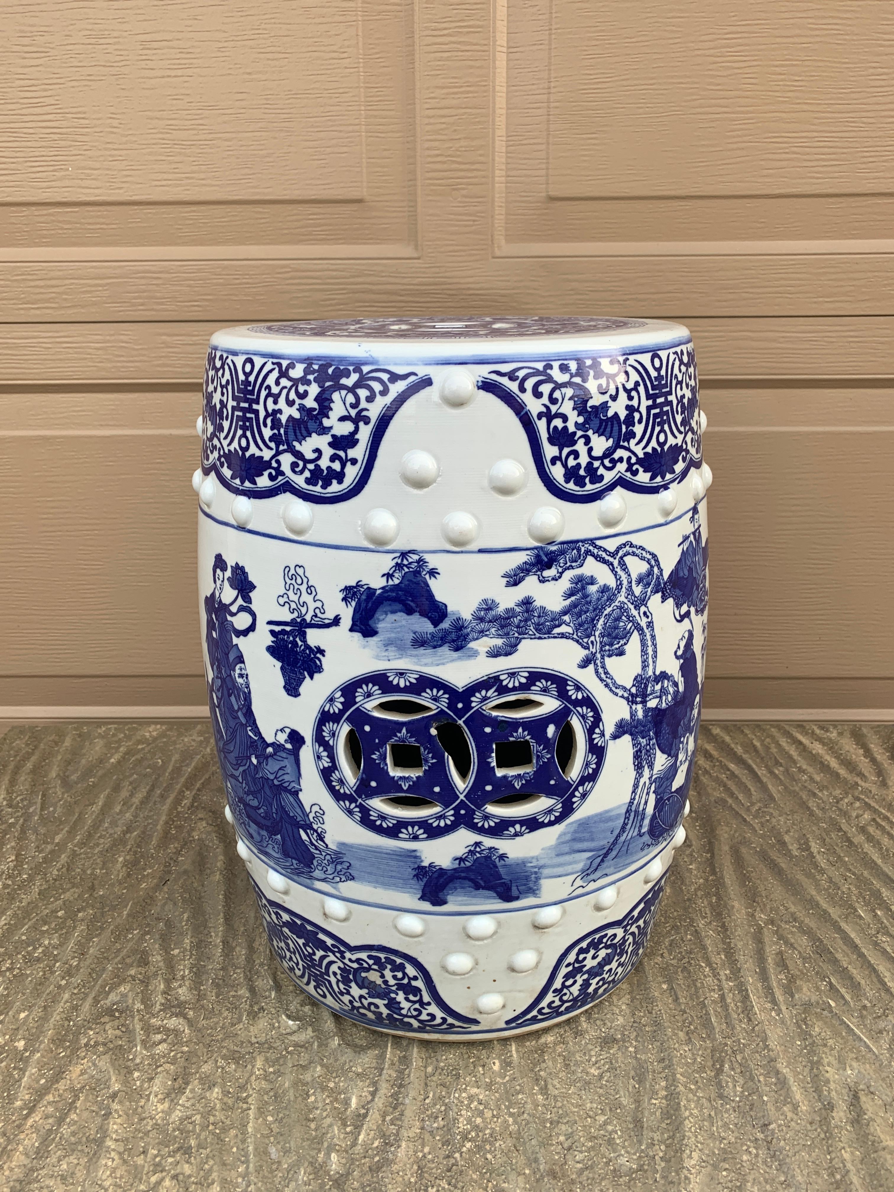 Pareja de Taburetes o Mesas Auxiliares de Porcelana Chinoiserie Azul y Blanca 9