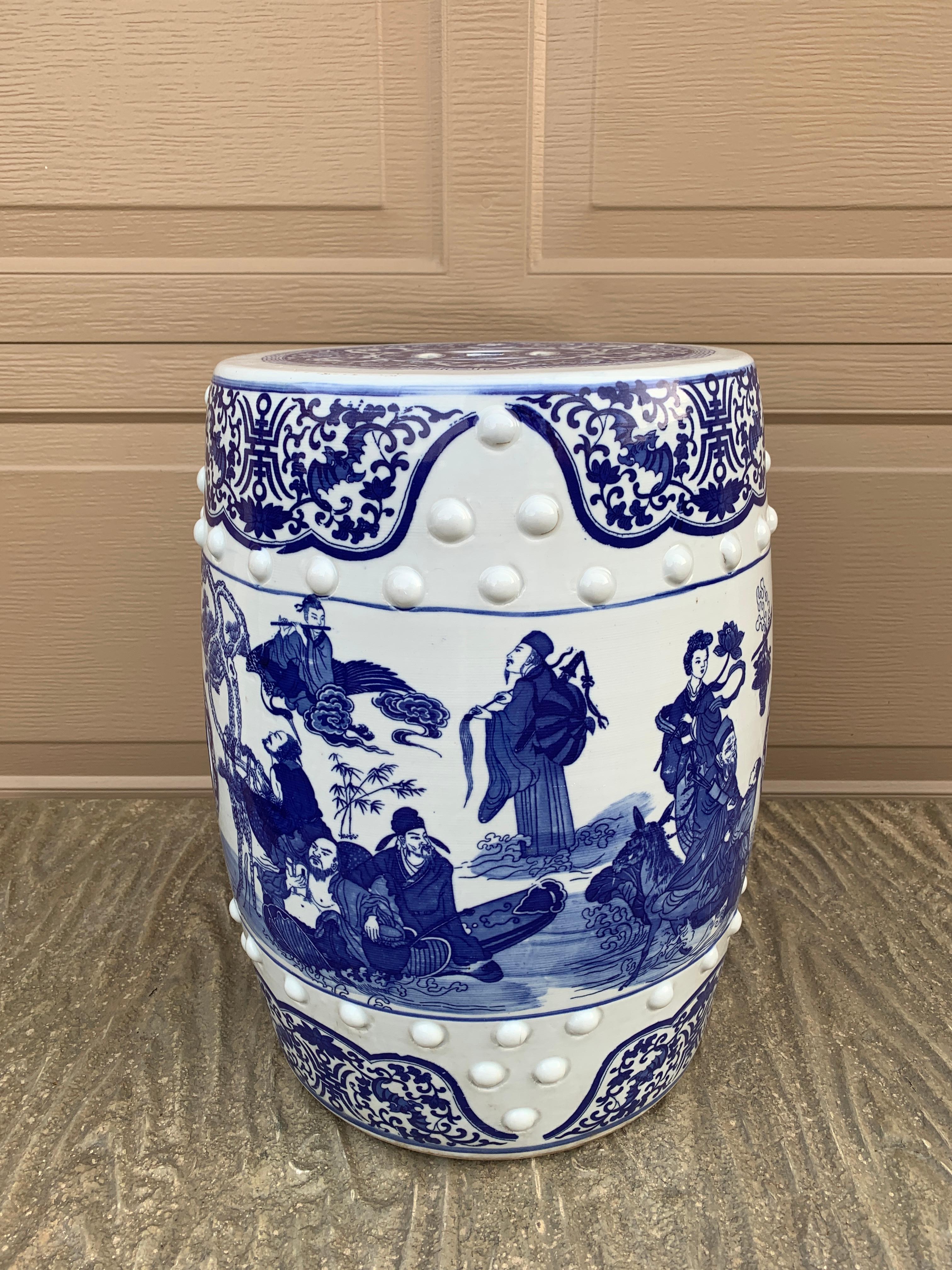 Pareja de Taburetes o Mesas Auxiliares de Porcelana Chinoiserie Azul y Blanca 10